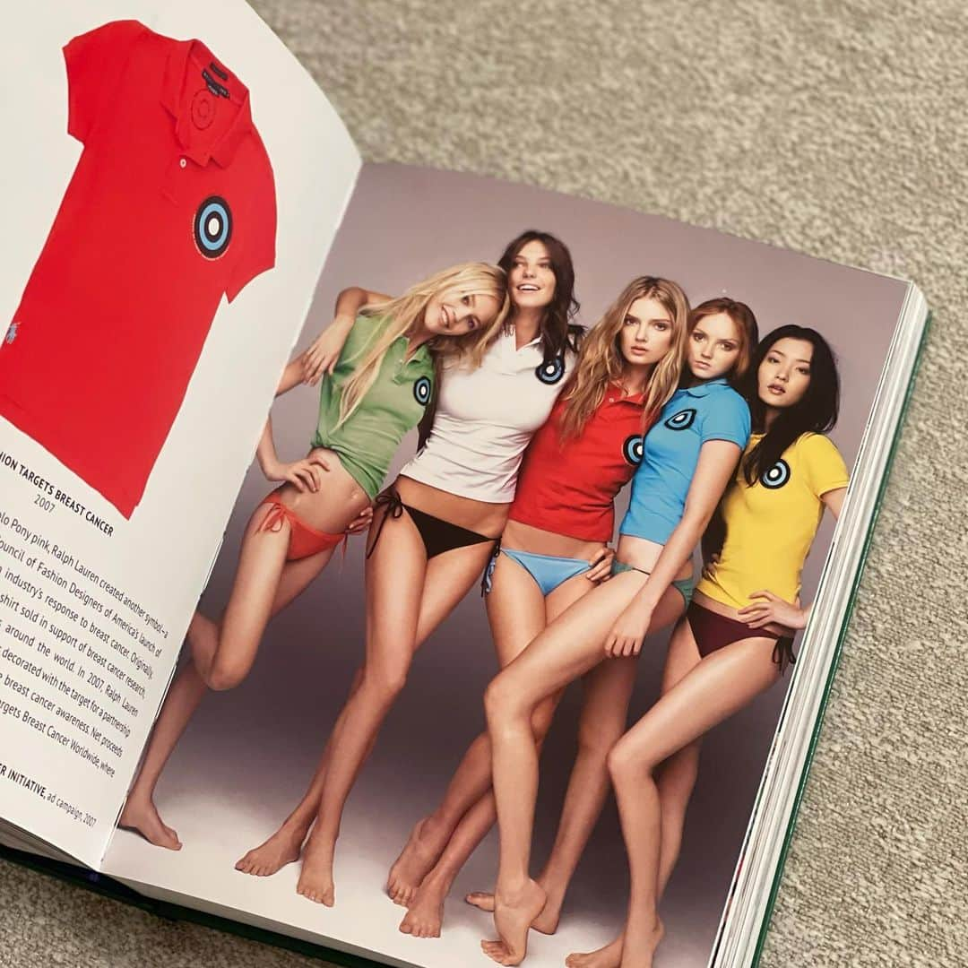 小川ひとみさんのインスタグラム写真 - (小川ひとみInstagram)「今日お買い物した POLO SHIRT BOOK 過去の広告や写真など 見たことがある、記憶にある 写真もあったりと 隅々まで楽しく読みました💭  お家のインテリアにも可愛い、と 気軽な気持ちで手に取ったBOOKが こんなに素敵だったなんて🤍 (確か5500円だったような…)  こんな風にポロシャツを Sexy&Elegantに着たいと ウェストを絞ろうと決意😑  My favorite actor, Patric Dempsey♡ I just can't stop post this pic♡♡ #poloralphlauren #POLOSHIRT」6月8日 21時11分 - hitomy220