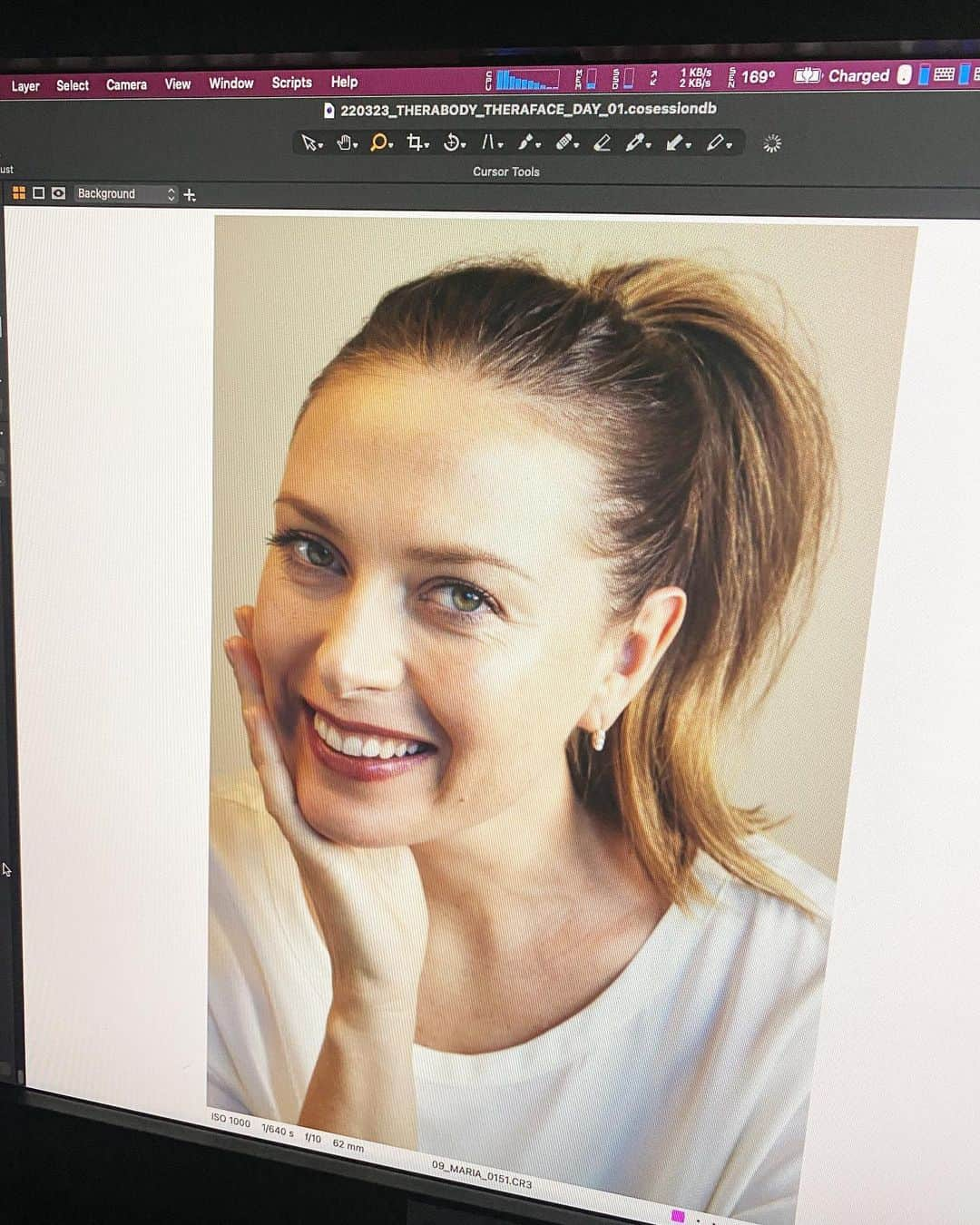 マリア・シャラポワさんのインスタグラム写真 - (マリア・シャラポワInstagram)「A little behind the scenes carousel from @therabody recent #LoveYourFace campaign 🤍🩰 And a self care reminder that whole-body wellness includes showing our faces a lot of love. You know how much I love my face sculpting 😉  #TheraFace PRO」6月9日 3時54分 - mariasharapova