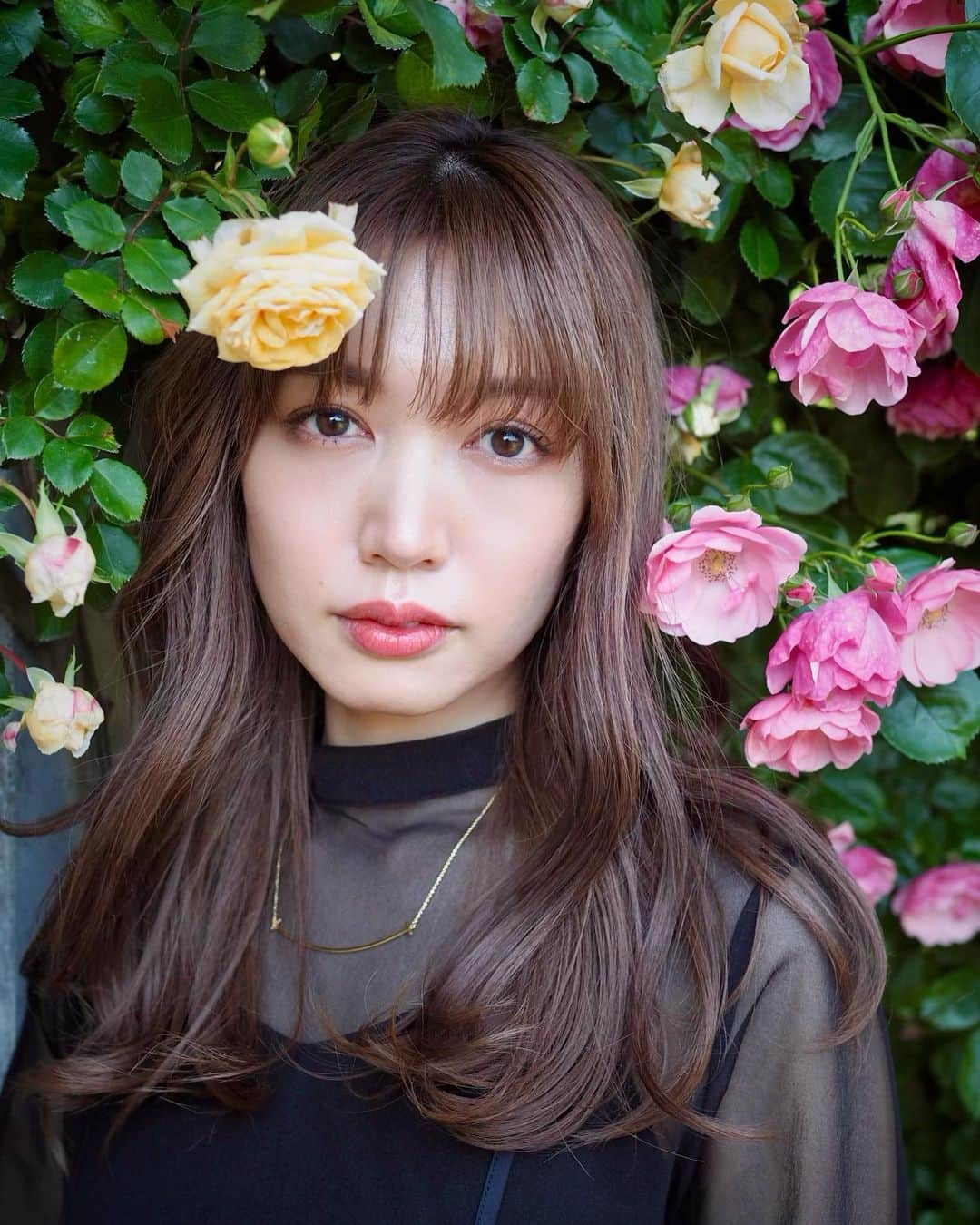 ののさんのインスタグラム写真 - (ののInstagram)「. 花が好きです💐  🌹 #ポートレート#裸眼メイク#一眼レフ#ポトレ#ピンクメイク#サロンモデル#サロモ#はなまっぷ#薔薇#バラ#人像攝影#人像摄影#人像写真#ポトレのセカイ#フレイアイディー#ワンピース#ティファニー#tスマイル#東京カメラ部#大阪#東京#私の写真もっと広まれ#ファインダー越しの私の世界 #作品撮り #portrait#good_portraits_world#japanesegirl#frayid #tiffany#asiangirls」6月9日 7時13分 - nonoko0309