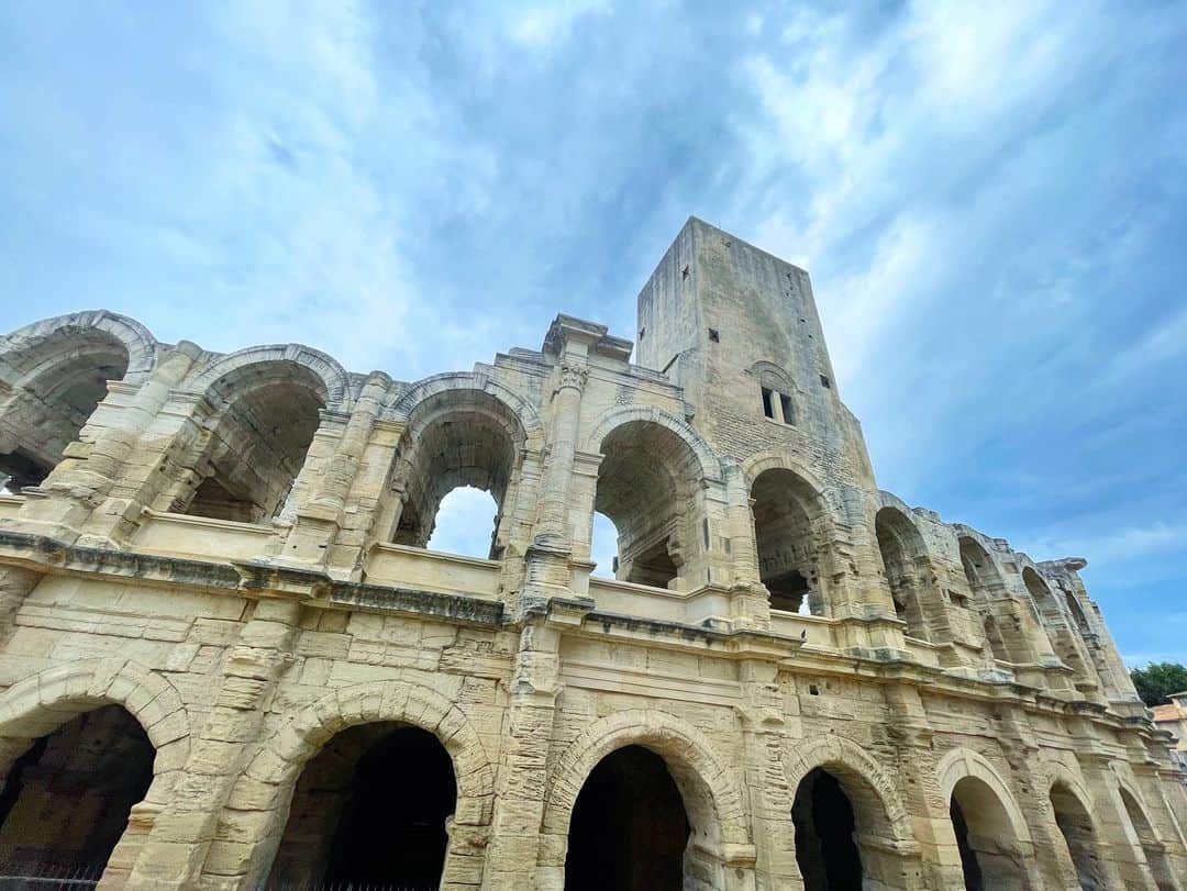 中谷美紀さんのインスタグラム写真 - (中谷美紀Instagram)「さて、これに見えるはどちらの街でしょうか？  古ければ古いほど興奮してしまう人間にはたまらぬ場所でありました。  答えは後ほど。  #謎解き #世界遺産 #古代ローマ遺跡 #テルマエロマエ #海外暮らし #一人旅 #絶景 #中谷美紀 #romanruins #ruins #romanischeruine」6月9日 9時11分 - mikinakatanioffiziell