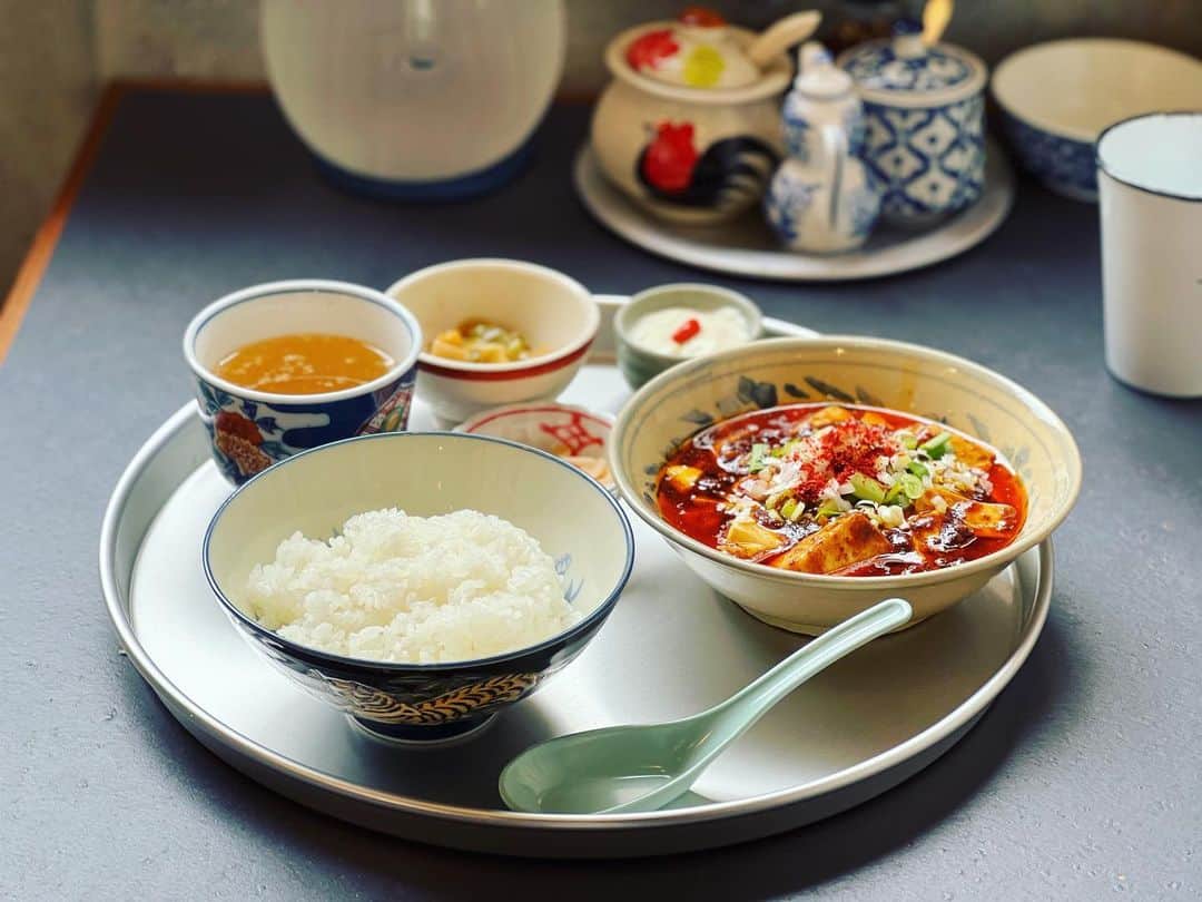 奥貫薫さんのインスタグラム写真 - (奥貫薫Instagram)「.  また急に麻婆豆腐が食べたくなって ひとりでかかん @kakan_mapotofu   青山椒ひいてピリリと美味でした」6月9日 13時06分 - kaoru_okunuki