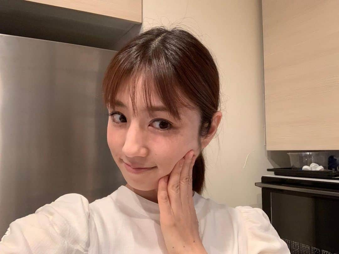 小倉優子さんのインスタグラム写真 - (小倉優子Instagram)「dプログラムの紫のハリつやケアを使い始めて、一カ月が経ちました☺️✨  日々の寝不足や食生活、 些細なことなどで肌への不安がありましたが 最近はその不安も感じず過ごせて、 気持ちも上がります💕   今後も使い続けていきます❣️❣️   私のように、乾燥やハリのなさに 悩んでいる方は ぜひお試しください🌟🌟  @dprogram_ofc #十人十肌プロジェクト #dプログラム30日使ってみた #ときどき敏感肌からなりたい肌へ #dプログラム #敏感肌  ｄ　プログラム　バイタルアクト　ローション　ＭＢ　（医薬部外品） ｄ　プログラム　バイタルアクト　エマルジョン　ＭＢ　（医薬部外品）」6月9日 19時01分 - ogura_yuko_0826