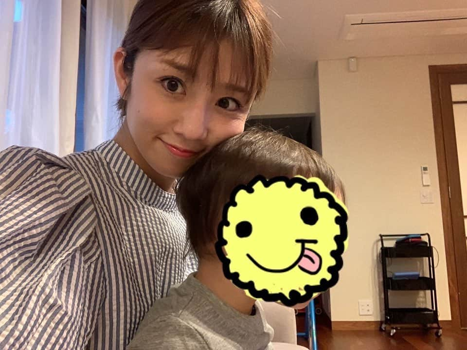 小倉優子さんのインスタグラム写真 - (小倉優子Instagram)「dプログラムの紫のハリつやケアを使い始めて、一カ月が経ちました☺️✨  日々の寝不足や食生活、 些細なことなどで肌への不安がありましたが 最近はその不安も感じず過ごせて、 気持ちも上がります💕   今後も使い続けていきます❣️❣️   私のように、乾燥やハリのなさに 悩んでいる方は ぜひお試しください🌟🌟  @dprogram_ofc #十人十肌プロジェクト #dプログラム30日使ってみた #ときどき敏感肌からなりたい肌へ #dプログラム #敏感肌  ｄ　プログラム　バイタルアクト　ローション　ＭＢ　（医薬部外品） ｄ　プログラム　バイタルアクト　エマルジョン　ＭＢ　（医薬部外品）」6月9日 19時01分 - ogura_yuko_0826