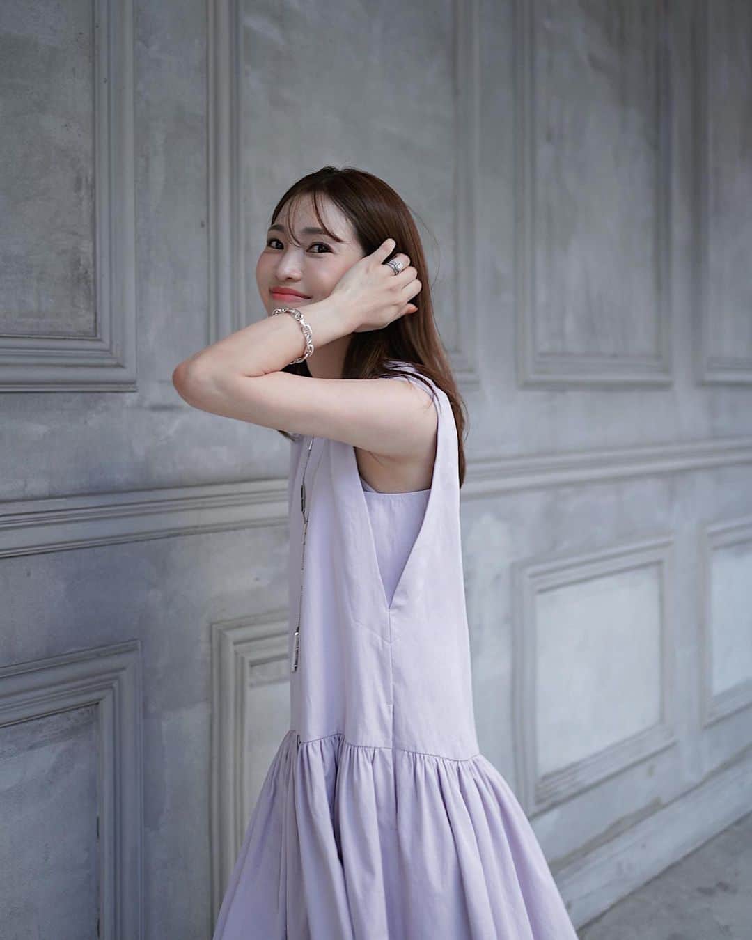 喜田彩子さんのインスタグラム写真 - (喜田彩子Instagram)「＼快適すぎる！お気に入りワンピース／ #ayacoordinate ⁡ 最近よく着ている(この間のLiveでも着ていた) ラベンダーカラー(ライラック)のワンピース🤍💜 ⁡ ⁡ ONE PIECE... @qualite_official × @shizunan  BAG... @zara  SANDA... @un3d_official  ⁡ ⁡ 夏はね、楽ちんなワンピースにかぎりますね〜 シワになりにくいもの！！は、マスト⚠️ ⁡ プラス ☑︎軽量 ☑︎UVカット ☑︎吸汗速乾 ☑︎接触冷感 横からインナーも見えにくくなっており 全てが最高！完璧！チェゴ！💯 ⁡ 焼けたくない時はUVカットのカーディガンを羽織れば◎ ⁡ ⁡ 上半身はスッキリ。切り替えが下の方で スカートは少しボリュームがあって大人っぽいライン✨ 首のつまり具合や首後ろのボタンもと〜ってもタイプです𓂃✺ ⁡ 今年の夏はこればかり着ていそうだな〜😂💭 ⁡ ⁡ ⁡ #qualite #カリテ #fashion #outfit #ootd #coordinate #패션 #오오티디 #데일리룩 #코디스타그램 #악세사리 #오늘뭐입지 #좋아요 #156センチコーデ #sサイズコーデ #春コーデ #夏コーデ #シンプルコーデ #ファッション #コーディネート #コーデ #ワンピースコーデ #ワンピース」6月9日 19時16分 - ayacokida