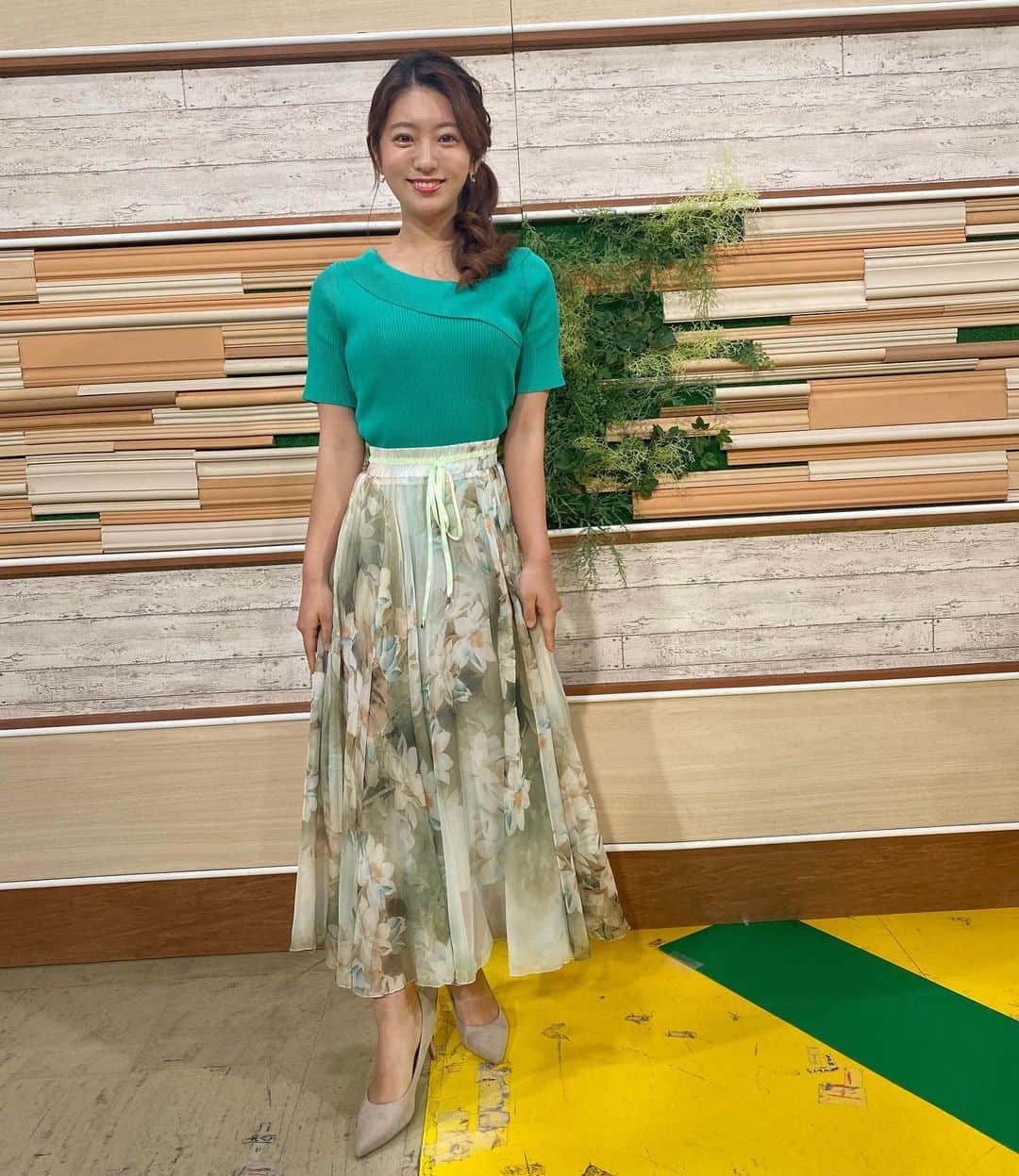 白戸ゆめのさんのインスタグラム写真 - (白戸ゆめのInstagram)「👗 . #東京インフォメーション #衣装 モニフラカラーのグリーン🌿」6月9日 19時48分 - yumeno.s_