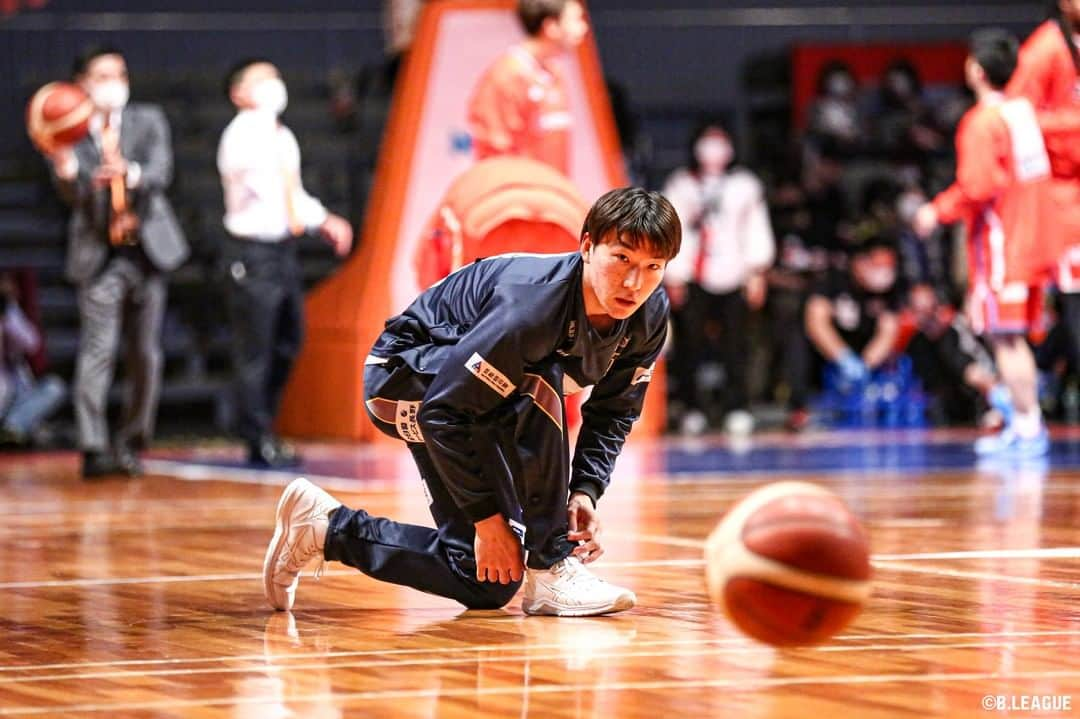 B.LEAGUEさんのインスタグラム写真 - (B.LEAGUEInstagram)「. カメラ目線にドキッ👀📸  SWIPE▶︎▶︎  ※写真は2021-22シーズン #Bリーグ」6月9日 20時00分 - b.league_official