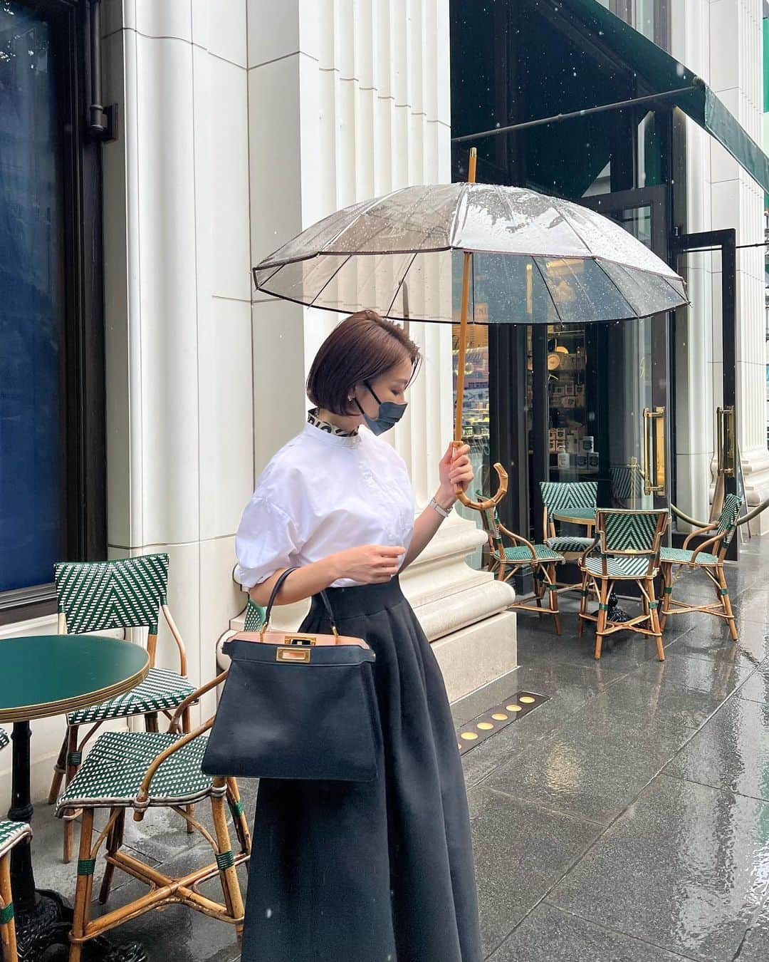 金子麻貴さんのインスタグラム写真 - (金子麻貴Instagram)「雨の日はお気に入りのレイングッズたちが大活躍✨  ボリュームニットスカートにポイントテッドのレインシューズがピッタリでお気に入りの組み合わせ💕  スカートとワンピースは追加予約が始まりました。ノースリーブのワンピースも発売です😌💕  @re_gleam   #fashion#regleam#fendi#traditionalweatherwear#雨の日コーデ#雨の日#レインシューズ#傘#テンパレイト#スカートコーデ#ママコーデ#シンプルコーデ#ワンピース」6月9日 20時08分 - mtmmaki