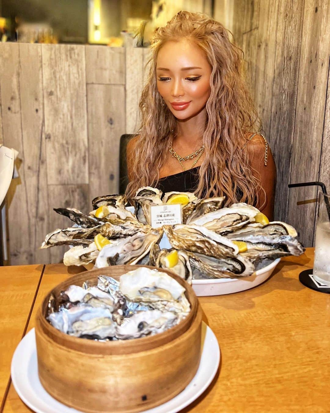 藤木そらさんのインスタグラム写真 - (藤木そらInstagram)「. . I love oysters so much that I went to all-you-can-eat ❤️ I'm satisfied with 30 oysters 🥹💞 . .かき食べ放題に行ってきたょ❤️💙牡蠣は飲み物なので、何個でもいけますね😂😂w . .30個は食べたなぁ(՞ . .՞)"💘 生牡蠣、蒸し牡蠣、牡蠣グラタン、パスタと食べ放題、1日3組限定お酒飲み放題つきで6600円でめちゃくちゃ安いのに美味しかった🥹💞 . .目黒駅チカにある @fparaderecruit 最高だ❤️❣️ . . .牡蠣好きにはたまらない❤️❤️また行こう՞‪⸝⸝> ̫ <⸝⸝՞ . . . .------------------- .📌最寄り　目黒駅 .📅定休　不定休 .💰予算　　6000円〜 .🏠住所　東京都目黒区目黒1-4-8東レクビル4F .--------------------  . . . . . . . . . . . . ,#PR  . .#牡蠣食べ放題 #牡蠣好きな人と繋がりたい #牡蠣 #生牡蠣 #オイスターバー #oysterperpetual #目黒グルメ #中目黒 #中目黒ディナー #東京グルメ #グルメ好きな人と繋がりたい #グルメ女子 #海鮮好きな人と繋がりたい #fparadelife #目黒牡蠣」6月9日 20時10分 - sorafujiki