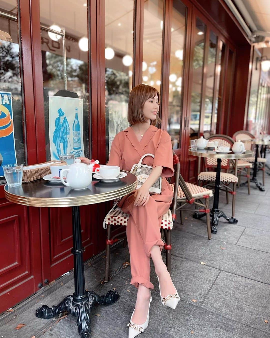 ほしのこさんのインスタグラム写真 - (ほしのこInstagram)「オールインワンな日☕️  今日、明日YouTubeアップするよん♡ 良かったら見てねん🥰 #YouTube#ほしのこ  最近になっての悩みじゃなくて ここ1年ずっと悩んでることだけど  何をやっても肩こりが酷くて酷くて 常にだるおも〜 そして肩がいたいせいで やる気が起きなかったりもするぅ  肩にボトックス打とうかな？ 効くのかしら…  肩が痛すぎてどんどん 首が前に出できてる気がする 首が問題かな？  上向くのがしんどいの🥹🥹🥹  肩も盛りあがって来てる気がするし… 温めたりストレッチしたり マッサージしたり 色々やってるんだけどねぇ🥹  という余談…  だれがアドバイスを🙏  #コーディネート#outfit #fashion#ootd #Aprily」6月9日 21時17分 - hoshinoko728