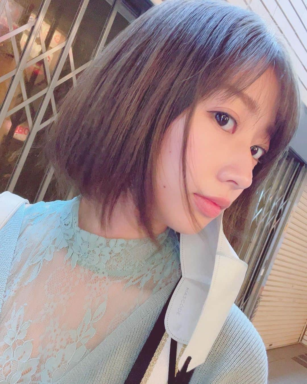 大貫彩香さんのインスタグラム写真 - (大貫彩香Instagram)「new hair   カットをカズさんに @vaice_kazu  カラーを田中さんに @vaice_tana  お願いしました🙇🏻‍♀️🌸 急遽にもかかかわらずありがとうございました😭  前髪を整えてサラサラにしてもらい、  カラーはカーキグレージュにラベンダーMIXだそうです！ 色抜けると赤みが強いので、いつも赤み抑えめで透けるとかわいいカラーにしてください✨って言ってます笑  奇抜カラー勇気ないけど表面グレーの透けるとカーキかネイビーが好み  好みが合う人は田中さんに頼んでみてくださーい♪  カットは今の自分に最高に合ってる👍🏻💡」6月9日 22時55分 - sayaka_oonuki