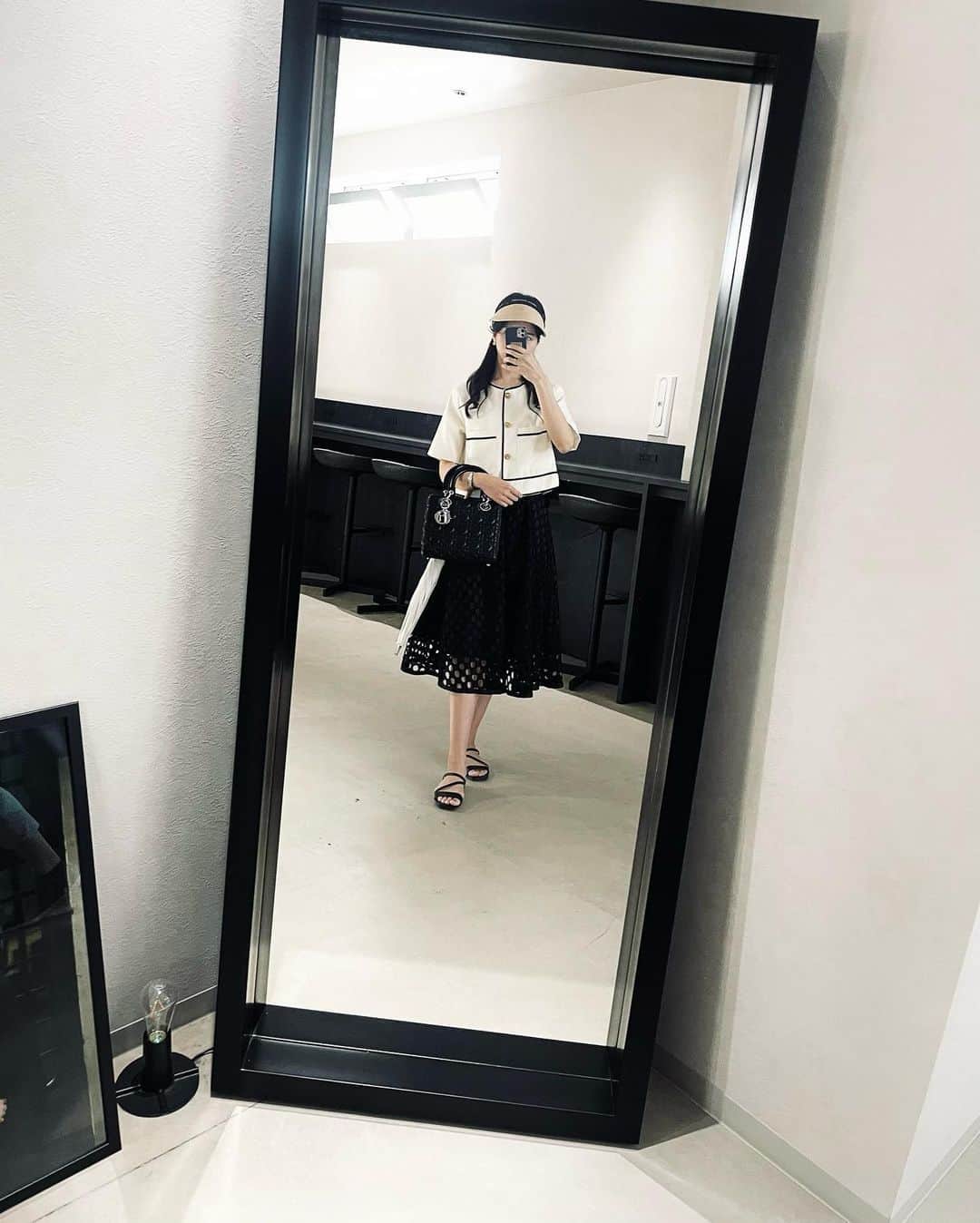 Manaさんのインスタグラム写真 - (ManaInstagram)「フレンチガーリーなコーデ❤️ 半袖ジャケット風のトップスに一目惚れ〜☺️ 金ボタンと黒のラインが可愛い🫶 ⁡ 麦わらサンバイザーと スカートの大きめ水玉レース素材 サンダルも華奢なものにして ところどころに抜け感を出して涼しさを＋🍒 ⁡ サンダルはとても履きやすいので 色違い持ちしてます🥹💕 ⁡ ⁡ Hat：#helenkaminski #ヘレンカミンスキー  Tops：#stellatokyo #ステラトーキョー Sandal：#grl #グレイル Bag：#dior #ディオール  ⁡ ⁡ ⁡ 📍🍰𝐒𝐂𝐄𝐍𝐄 ⁡ 最近お洒落な方のインスタでよく見かけて 気になっていたカフェSCENEさん🐾 ⁡ シックな店内が素敵でした🤍 ⁡ ⁡ コーヒー氷にミルクをかける SCENE coffee ☕️ オレオのような味の SCENE cake ⁡ ウィークエンドシトロンは さっぱりしたレモンケーキで夏にぴったり🍋 どれも美味しかったです🌻💓 ⁡ ⁡ ⁡ ⁡ ⁡ #白黒コーデ #モノトーンコーデ #フレンチガーリー #カフェ巡り #大人可愛いコーデ #大人ガーリーコーデ #上品コーデ #レーススカート #プチプラコーデ #grlコーデ #大人コーデ #きれいめコーデ #名古屋カフェ #名古屋スイーツ #栄カフェ #矢場町カフェ #韓国 #韓国カフェ #韓国カフェ巡り #かふぇすたぐらむ #scene #scenecafe」6月10日 11時43分 - mana.tcy