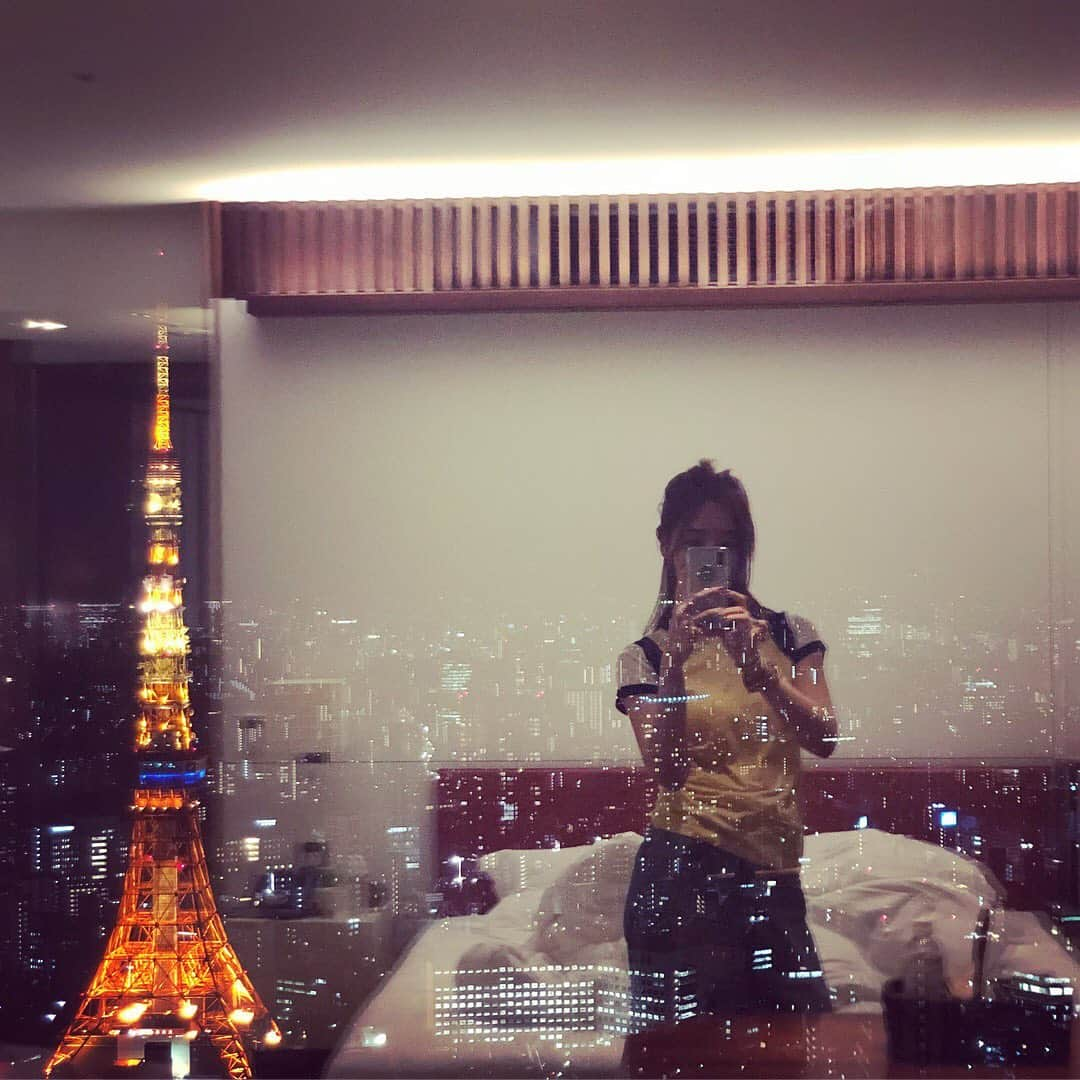 チャ・ジュヨンさんのインスタグラム写真 - (チャ・ジュヨンInstagram)「When in tokyo + a few times in the summer of the same year + mirror selfies #tbt '18 봄여름가을에 걸쳐」6月10日 13時28分 - jooyoungthej