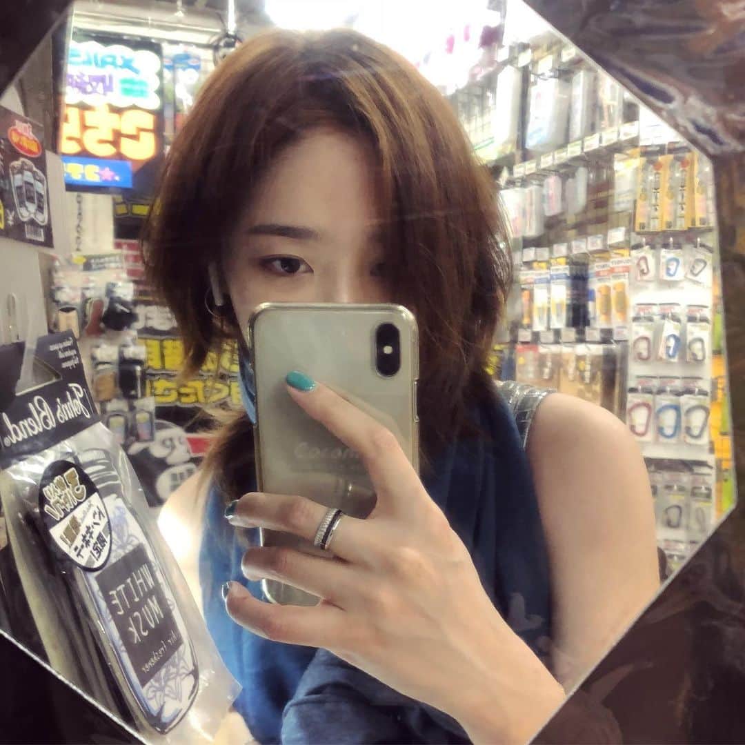 チャ・ジュヨンさんのインスタグラム写真 - (チャ・ジュヨンInstagram)「When in tokyo + a few times in the summer of the same year + mirror selfies #tbt '18 봄여름가을에 걸쳐」6月10日 13時28分 - jooyoungthej
