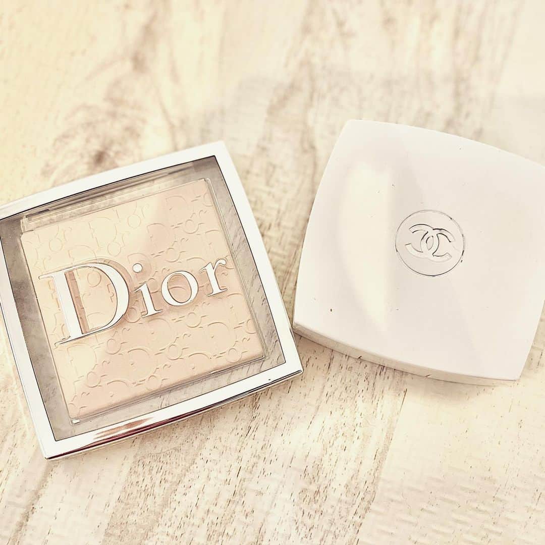 佐伯伊織さんのインスタグラム写真 - (佐伯伊織Instagram)「…  ファンデ新調。  なんかやたら人気な Diorに手を出してみた。 バックステージ。 楽しみだぜ。  今までこんなになるまで 使ってたCHANELちゃん、、 底を舐めて使うぐらい いいファンデでした。 ありがとね、、」6月10日 16時00分 - nu_ko_saeki