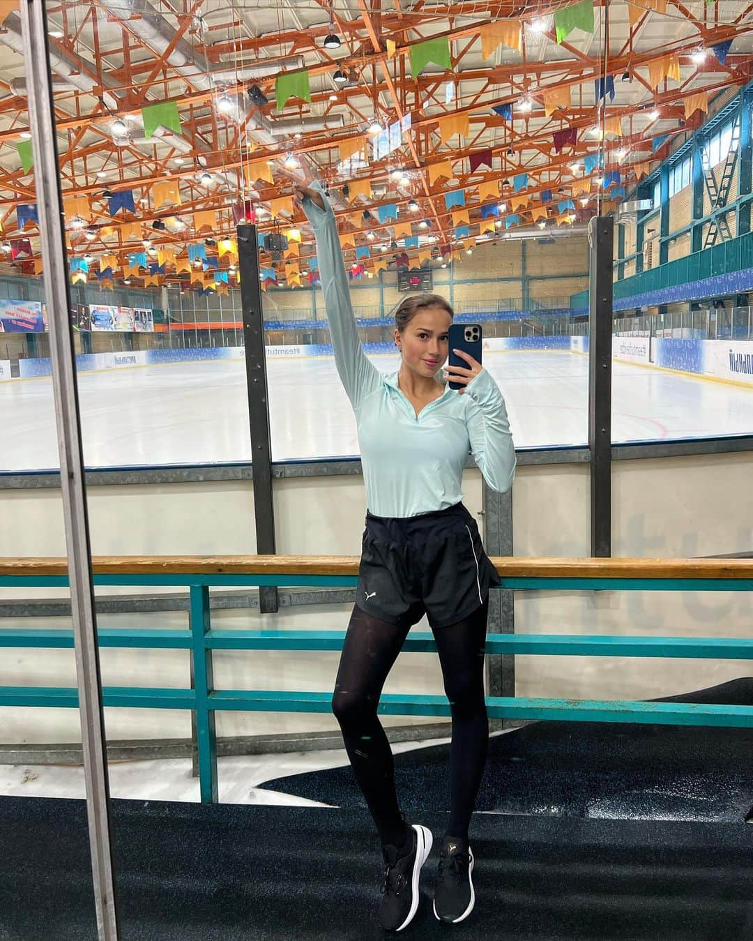 アリーナ・ザギトワさんのインスタグラム写真 - (アリーナ・ザギトワInstagram)「⛸💙」6月10日 17時44分 - azagitova