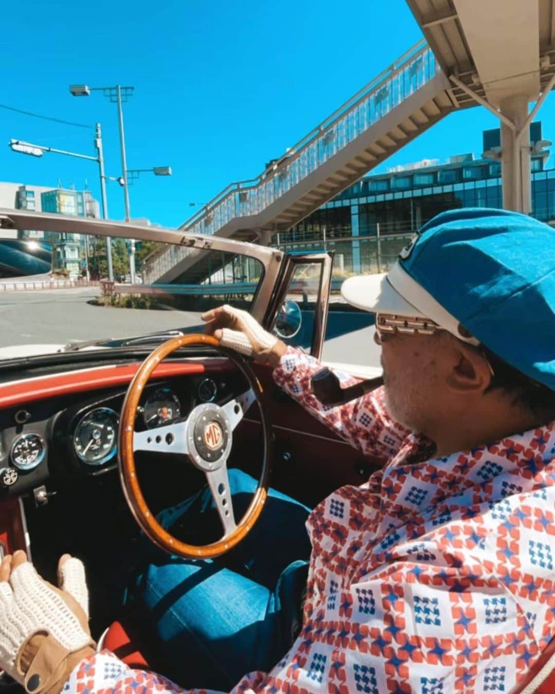 SÜMIREさんのインスタグラム写真 - (SÜMIREInstagram)「. Happy birthday my dad 🧔🏽‍♂️ 世界一のパパ🔥 . #dad#family#birthday  #mgb#mg#harleydavidson#classiccar」6月10日 18時58分 - 12_sumiregram_26