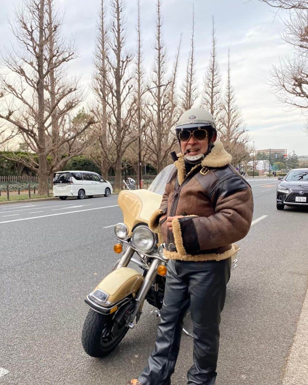 SÜMIREさんのインスタグラム写真 - (SÜMIREInstagram)「. Happy birthday my dad 🧔🏽‍♂️ 世界一のパパ🔥 . #dad#family#birthday  #mgb#mg#harleydavidson#classiccar」6月10日 18時58分 - 12_sumiregram_26