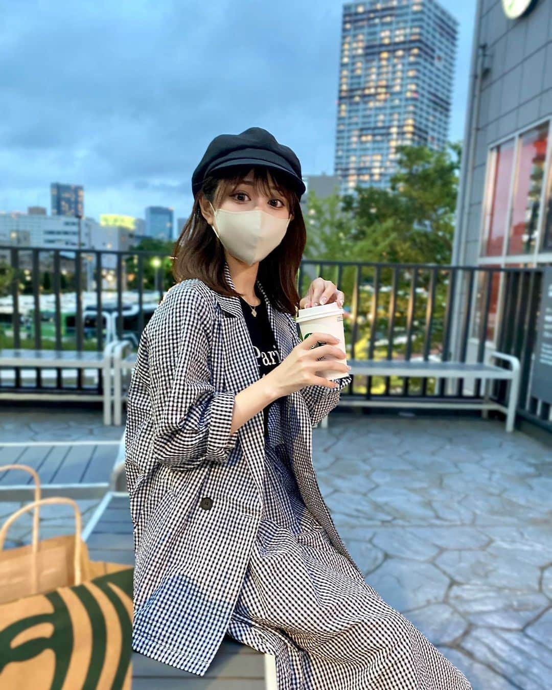 Ayanaさんのインスタグラム写真 - (AyanaInstagram)「ꔛ‬♡ ⁡ スタバはいつもホワイトモカ☕️🫶🏿 無脂肪ミルク🥺 ⁡ この日はギンガムチェックの日🏁  サッカー素材のジャケット ! 真夏でも涼しくさらっと羽織れそうで ♥.. セットアップで着るのがおすすめです🐱♬︎ ⁡ T-shirtも新しくおろしたもの🗼 ロゴがベロアになっててかわいい。 ⁡ ⁡ tee #HandM jacket&skirt @classicalelf_official size M / black ⁡ ⁡ ⁡ ⁡ #ザラ #テーラードジャケット #ライトジャケット #ジャケットコーデ #クラシカルエルフ #classicalelf  #エルフコーデ #タイアップ #uniqlo #gu #zara #ユニクロ #ジーユー #骨格ウェーブ #骨格ナチュラル  #骨格ストレート #プチプラ #プチプラコーデ」6月10日 19時46分 - naalunlun