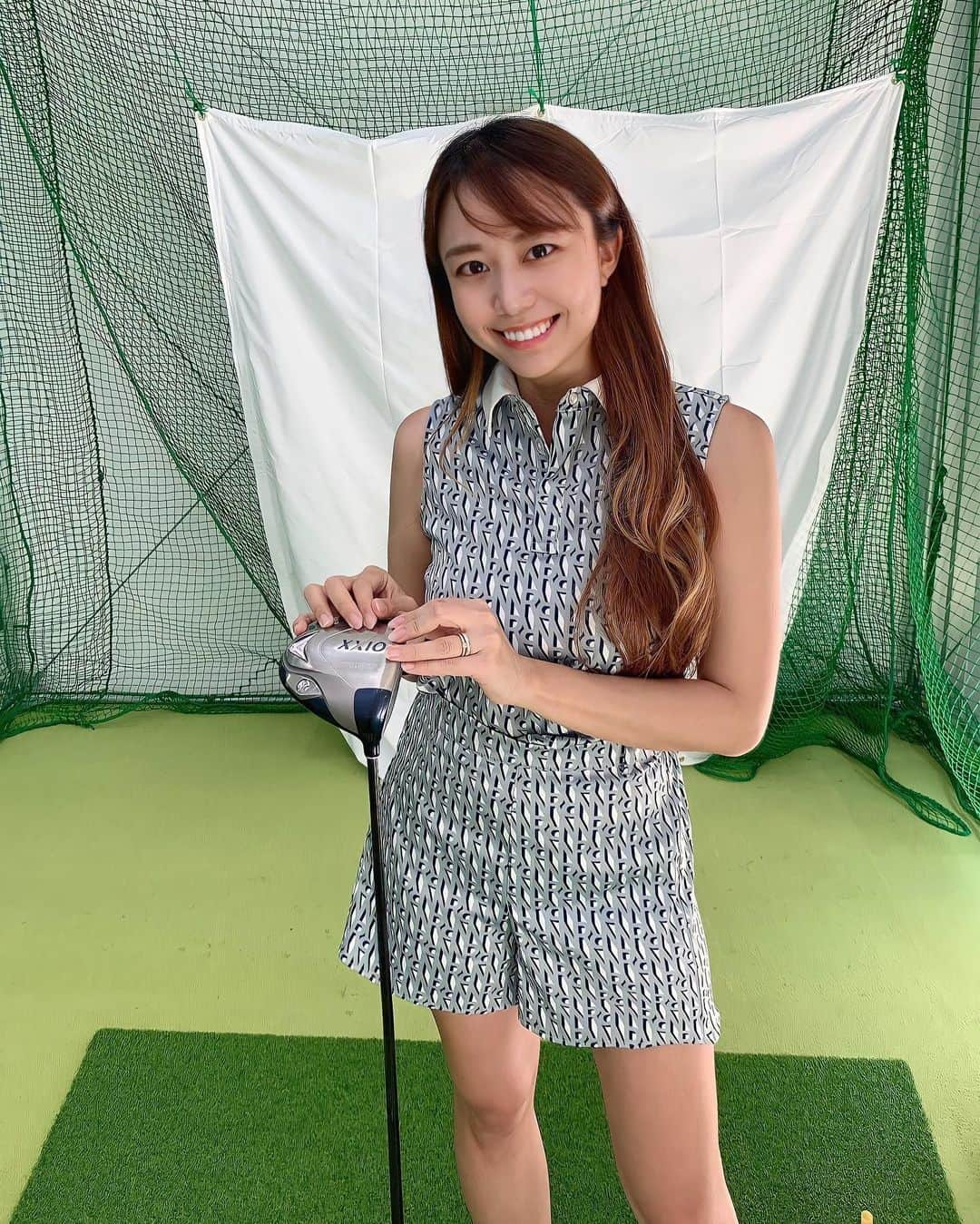 とくさきさんのインスタグラム写真 - (とくさきInstagram)「6月1日に浅草橋にオープンしたばかりの @neo_golf24 に行ってきた⛳️💕 . 月額4950円〜使い放題っていう安さ✨SKYTRACKがついてるから飛距離とかも普通に分かるし、1人でただただ練習してた🤣笑 . レンタルシューズもレンタルクラブも無料であるから、ふらっと練習いけるよ💕 . 浅草橋駅徒歩2分だから、気になった人は行ってみて✨ . #浅草橋#neogolf #ゴルフ#ゴルフ女子#golf#golfgirl#golfswing#ゴルフスイング#sports#スポーツ#スポーツ女子#골프#골프여자#尔夫球#高尔夫#ゴルフウェア#golfwear」6月10日 20時10分 - tokusaki_golf