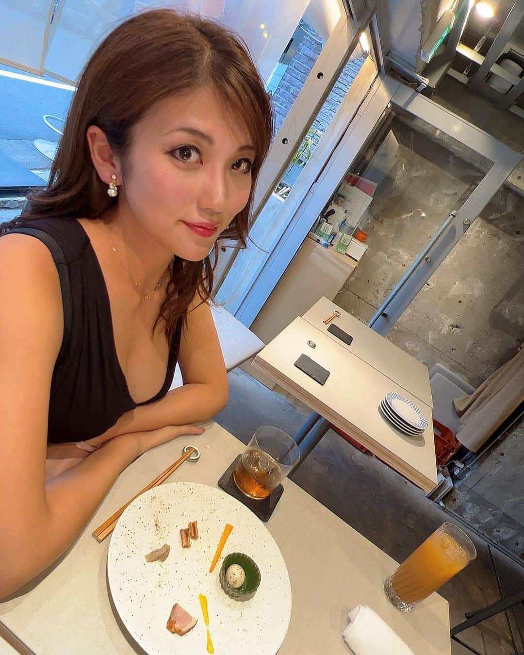 神谷麻美さんのインスタグラム写真 - (神谷麻美Instagram)「#ebisunukafactory でコース料理食べたよ🧚‍♂️💚✨  テラス席良いよね😘💕  #ブラックロックステーキ  #恵比寿グルメ #恵比寿ディナー」6月10日 20時11分 - asamice428