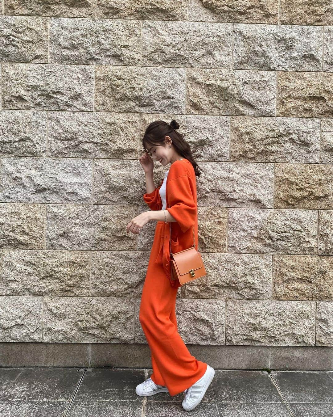 井手口瑞歩さんのインスタグラム写真 - (井手口瑞歩Instagram)「👗 🍊🍊🍊🍊🍊🍊🍊 .  setup : 確認するの忘れた後日載せます tops : @zara  bag : @polene_paris  sneaker : @adidasoriginals  ブランドはタグ付けしてます！ . #polene #poleneparis #sponsored  #zara #adidas #adidasoriginals  #ad #セットアップ #今日のコーデ #スニーカー女子 #スニーカーコーデ  #ootd #code  #fashion  #instagood #instalike #instadaily  #みずほしふく」6月10日 20時50分 - mizuho.04