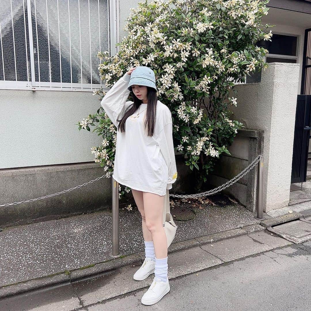 吉澤友貴さんのインスタグラム写真 - (吉澤友貴Instagram)「下履いてるのかはいてないのかの丈感って目線いっちゃうよね🫣❤︎  このロンTはサイズ感丈感完璧❤️‍🔥❤️‍🔥 @miney.mobile.order」6月10日 22時22分 - yuki_yoshizawa_