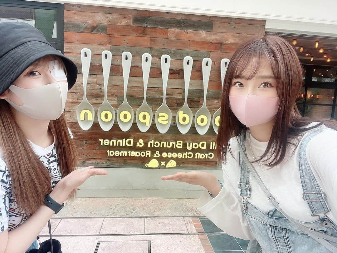 加藤夕夏さんのインスタグラム写真 - (加藤夕夏Instagram)「⁡ ⁡ @goodspoon_namba  ⁡ NMB48とコラボ中❣️ もう皆さん行きましたか？🥰 ⁡ ゆうちゃんとマネージャーさんと 行ってきました〜🥰 ⁡ ⁡ マネージャーさんが可愛すぎて ファンの方にメンバーと間違われてました🤣 ⁡ 12日までやってますっ サインも書かせていただきましたっ🖋 週末お出かけの際は是非❣️ ご飯めちゃくちゃおいしいよーっっ ⁡ #NMB48 #難波カフェ ⁡ ⁡」6月10日 22時31分 - uuka_nmb