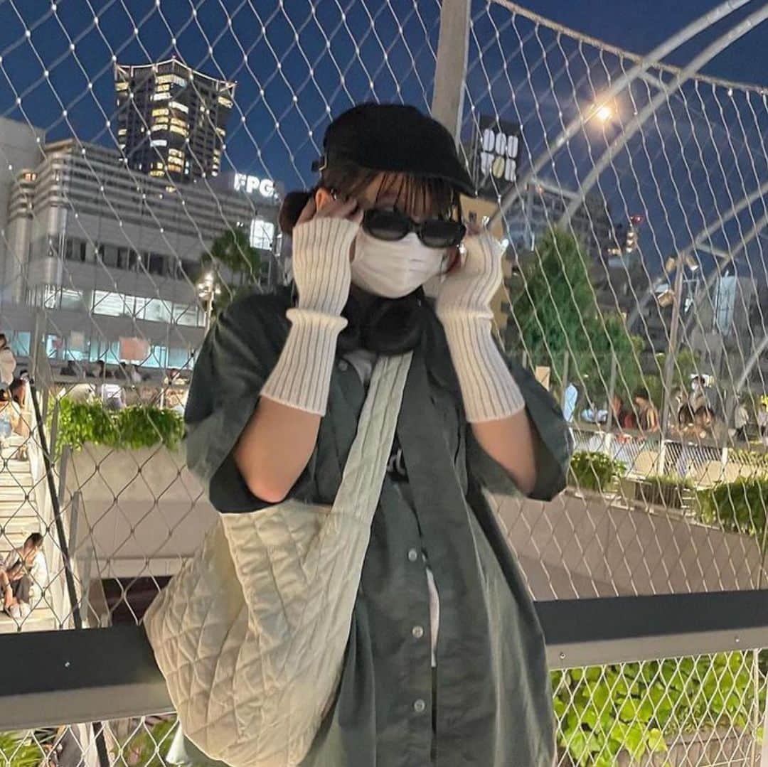 古着女子さんのインスタグラム写真 - (古着女子Instagram)「\ 今注目の アームカバーって ❔ 🫰🏻 /  かわいすぎる アームカバーを使った コーデを 紹介してみました 🙌🏻  -` ̗ 是非参考にしてね 🐻 ˎˊ˗  📸 ： thankyou ▼  @l984__k  @iam_pinoko  @lm06sk   ──────────  🏡古着女子がプロデュースするブランドを紹介🏡  ・9090 ナインティナインティ @9090s_ 👖👟 ・spoon スプーン @spoon__store 🥄✨ ・nemne ねんね @nemne_store 🌿🥛  ──────────  ▫️プロフィールのリンクに 各ブランド サイトが 貼ってありますのでチェックしてください 🔍  ▫️古着を素敵に着こなしてる女性の方を Repostでご紹介させていただきます 🫐   ▫️写真は全て #フルジョ #古着女子 @furuzyo タグ付け投稿 or ご本人様に【掲載許諾】をとっております 🏷‪‪‪‪‬⸒⸒  ぜひ 素敵なコーデを 教えてください 🎧  #古着女子 #古着コーデ #ゆるコーデ #プチプラコーデ #服好きな人と繋がりたい #お洒落さんと繋がりたい #カジュアルコーデ #メンズライクコーデ  #メンズライク女子  #ストリートファッション #ストリート系女子  #スト女 #着画 #ラテカラーコーデ #置き画コーデ #ガーリーコーデ #今日のコーデ #ファッションコーデ #メンズライク #モテコーデ #シンプルコーデ  #古着すきな人と繋がりたい  #春コーデ  #春服」6月10日 23時21分 - furuzyo
