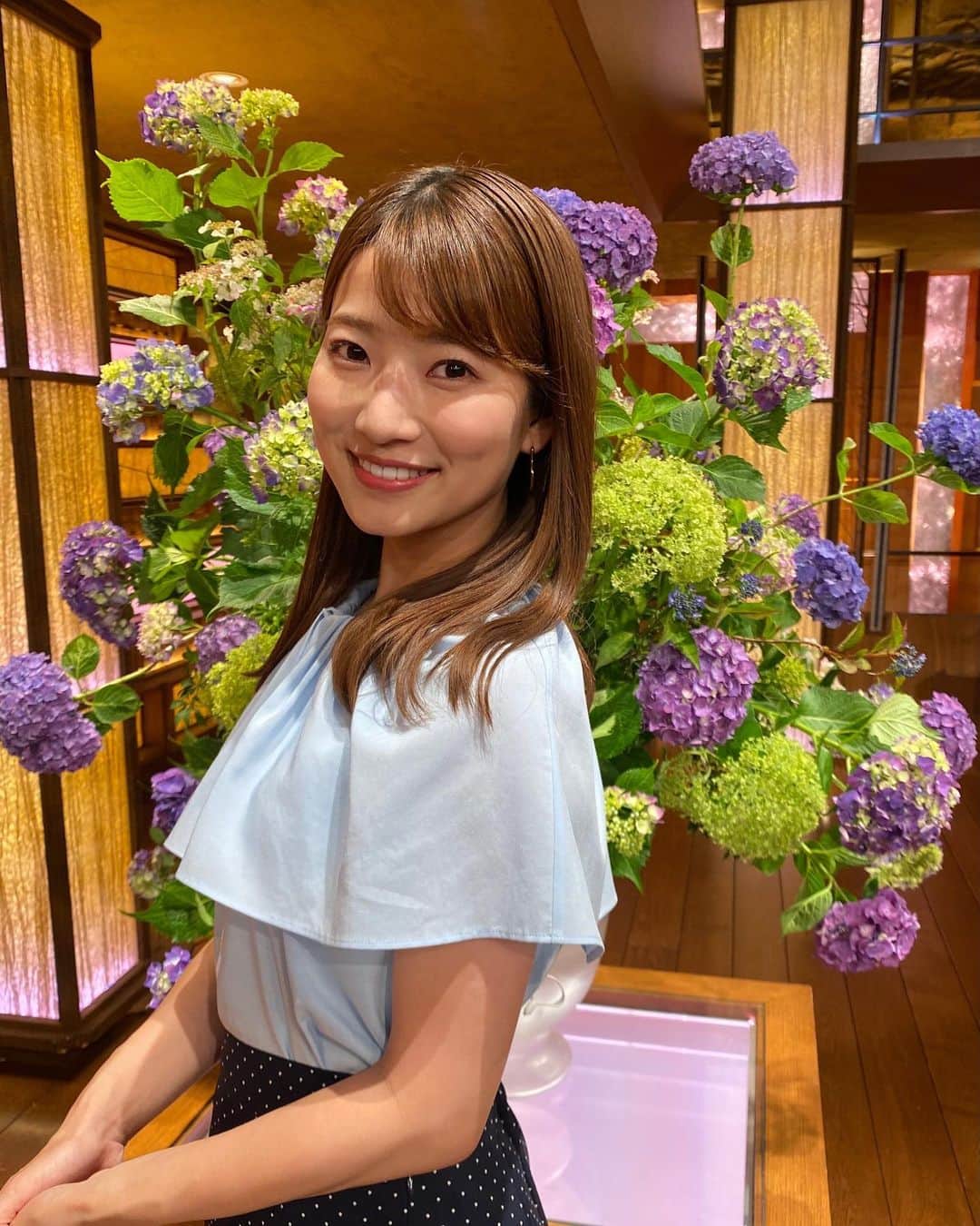 安藤萌々さんのインスタグラム写真 - (安藤萌々Instagram)「皆さん、今週もお疲れ様でした☀️ 良い週末をお過ごしくださいー！  1.2 ブラウス #martingale スカート #NOLLEY'S 靴　#DIANA  3.4 ニット、スカート　#ANAYI  5 ニット、スカート　 #LaButiqueBonBon ピアス　#ete   6 ブラウス　#NOLLEY'S パンツ　#TIARA ピアス　#Jouete   タモリステーション最新作のPRが流れるようになり、、ソワソワする毎日です🥌 7月1日放送！お楽しみに〜😚」6月11日 0時05分 - momo_ando_ex