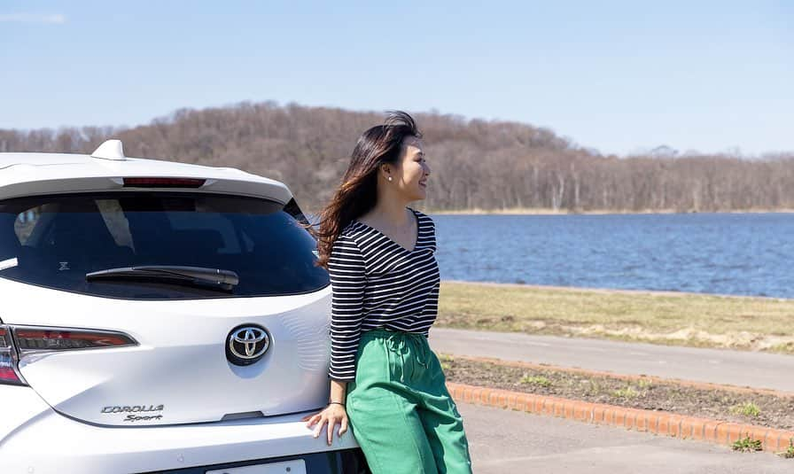 吉田知那美さんのインスタグラム写真 - (吉田知那美Instagram)「【吉田知那美×TOYOTA カローラスポーツ】   カローラシリーズに乗ってさまざまな場所を 旅をするスペシャル企画🌼100Ways🌼   私は地元・北見周辺で〝自分を取り戻せる場所〟 をテーマに地元をドライブしてきました🫶🏼   オフの日に行っているリラックスするためのルーティーンも紹介しているのでぜひご覧ください！   記事はこちらからチェックしてみてください🫶🏼 https://a1-antenna.jp/15680772.html  #toyota #カローラ #カローラスポーツ #カーリング #トヨタ #pr #北見市 #網走 #呼人」6月11日 10時58分 - chinami1991