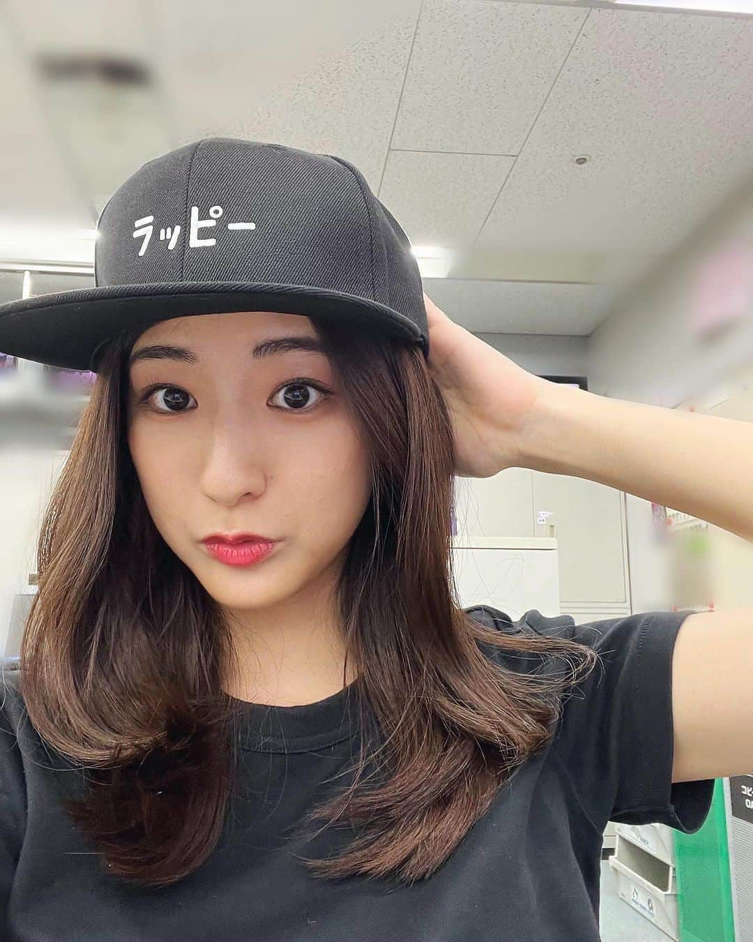 田村真子さんのインスタグラム写真 - (田村真子Instagram)「このキャップ、ラッピーキャップ🧢 今週金曜にくっきーさんがOA中被ってましたが、わたしも持ってます🙋‍♀️ デザインは2種類、もう一つの方もかわいいですよ〜 アナウンスセンターで先輩たちからの評判も上々でした🙆‍♀️  #ラヴィット #ラッピーグッズ」6月11日 12時43分 - tamura_mako_