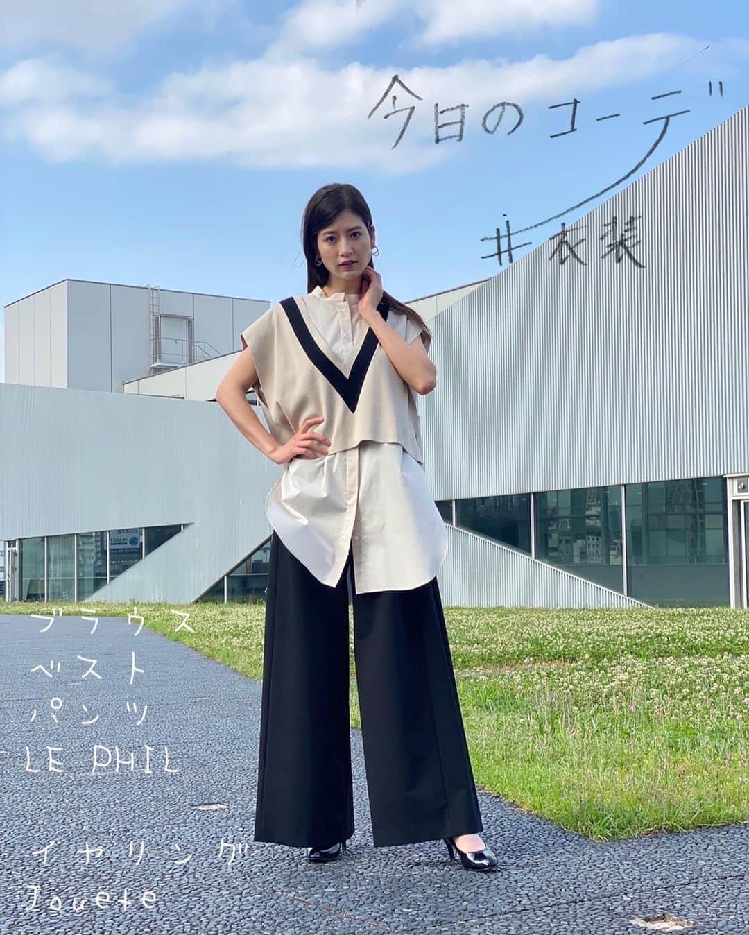 桝田沙也香さんのインスタグラム写真 - (桝田沙也香Instagram)「* Jチャン衣装👗 ブラウス、ベスト、パンツ☞LE PHIL @lephil_official  イヤリング☞Jouete @jouetie_official   たくさん褒められた衣装😎 かっこよくて私も大好きでした＾＾  グログランの襟が可愛いロングシャツ😋 3枚目の後ろ姿を見ていただければ分かりますが、 バックオープンデザインです😊 シャープでハリ感のある素材で美しい✨  周りと差がつく、 旬なレイヤードスタイルが叶うニットベスト✨ 今年らしいゆったりとしたサイズ感がポイントです💡 アクセサリー感覚で色々なトップスと合わせられそう😍  パンツは、ハイウエストデザインも ジャージーで仕立てることで リラックス感のある穿き心地に✨ ダーツや切り替え、タックが入っていて 身体にフィットするし、 とにかく美脚見えするパンツ👖🤍 ヒールを履いて、裾がこの長さ👠 丈が長めなので脚長効果も❤️‍🔥  #コーデ#衣装#今日のコーデ#今日の衣装#レイヤードスタイル#シャツコーデ#パンツコーデ#アナウンサー#テレビ朝日アナウンサー#桝田沙也香」6月11日 13時03分 - sayaka0masuda