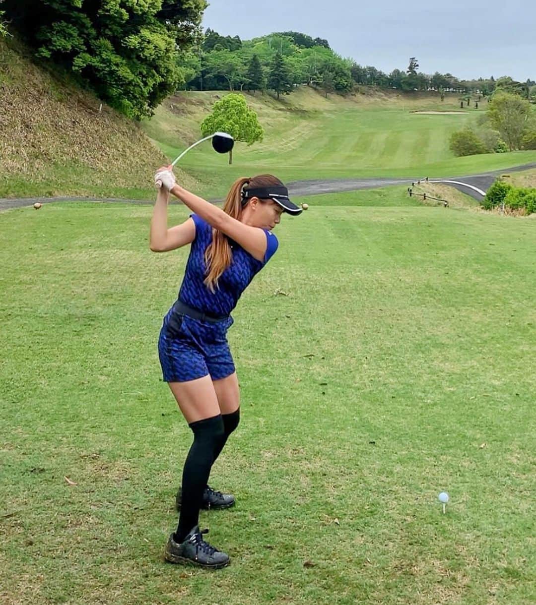 とくさきさんのインスタグラム写真 - (とくさきInstagram)「何を考えてたんだ、この写真🤣 今は午後スルーやってるよ💕⛳️ . スランプの中のガチプライベートゴルフやってまーす✨😆 .  #ゴルフ#ゴルフ女子#golf#golfgirl#golfswing#ゴルフスイング#sports#スポーツ#スポーツ女子#골프#골프여자#尔夫球#高尔夫#ゴルフウェア#golfwear」6月11日 13時07分 - tokusaki_golf