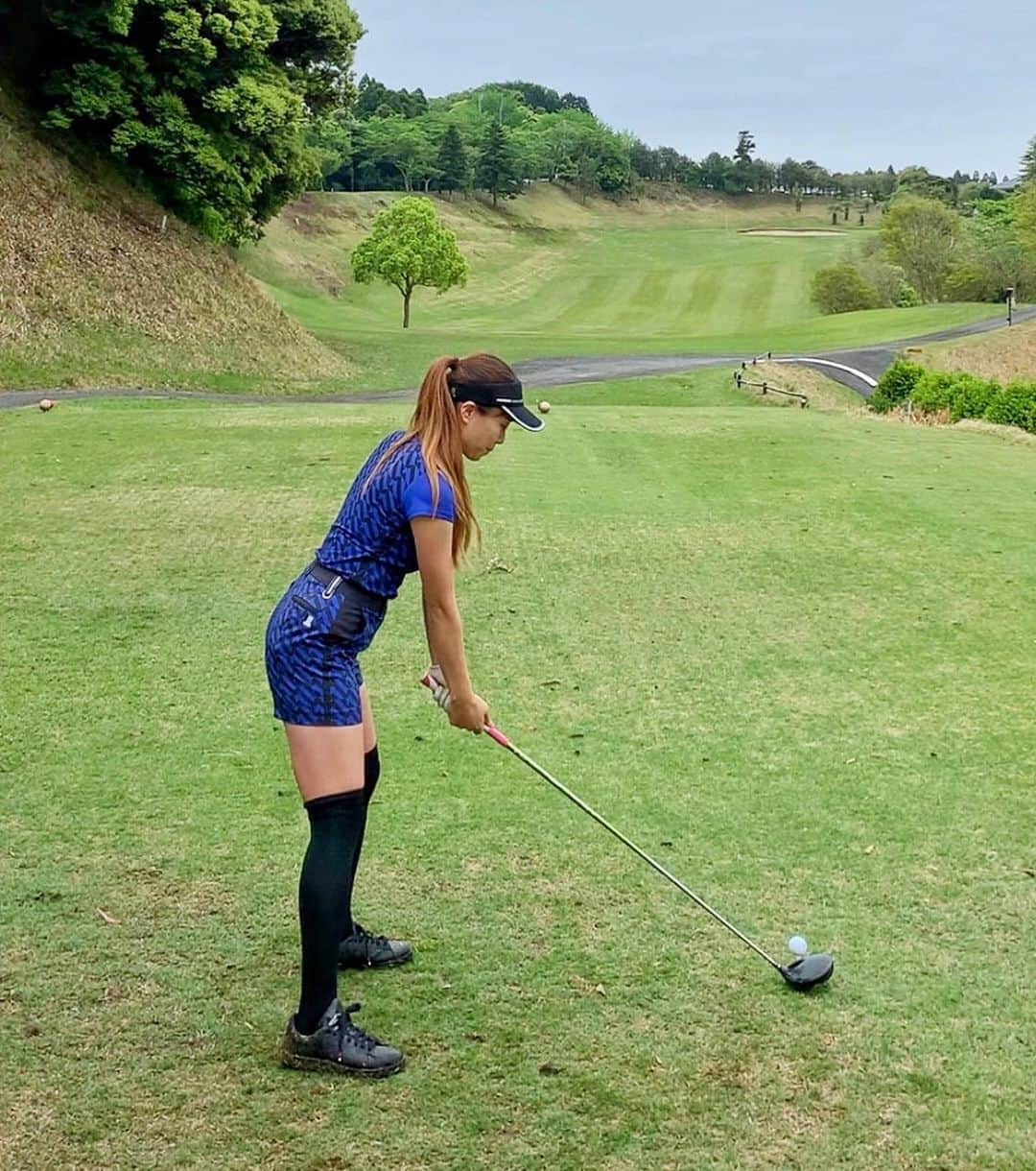 とくさきさんのインスタグラム写真 - (とくさきInstagram)「何を考えてたんだ、この写真🤣 今は午後スルーやってるよ💕⛳️ . スランプの中のガチプライベートゴルフやってまーす✨😆 .  #ゴルフ#ゴルフ女子#golf#golfgirl#golfswing#ゴルフスイング#sports#スポーツ#スポーツ女子#골프#골프여자#尔夫球#高尔夫#ゴルフウェア#golfwear」6月11日 13時07分 - tokusaki_golf