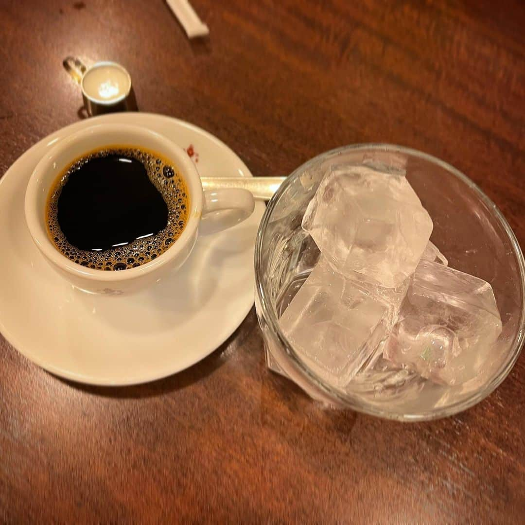 木村ひさしさんのインスタグラム写真 - (木村ひさしInstagram)「最高のおっさんのティータイム コンパル　アイスコーヒーとエビフライサンド #最高のおっさんの名古屋めし」6月11日 14時38分 - kimura.hisashi