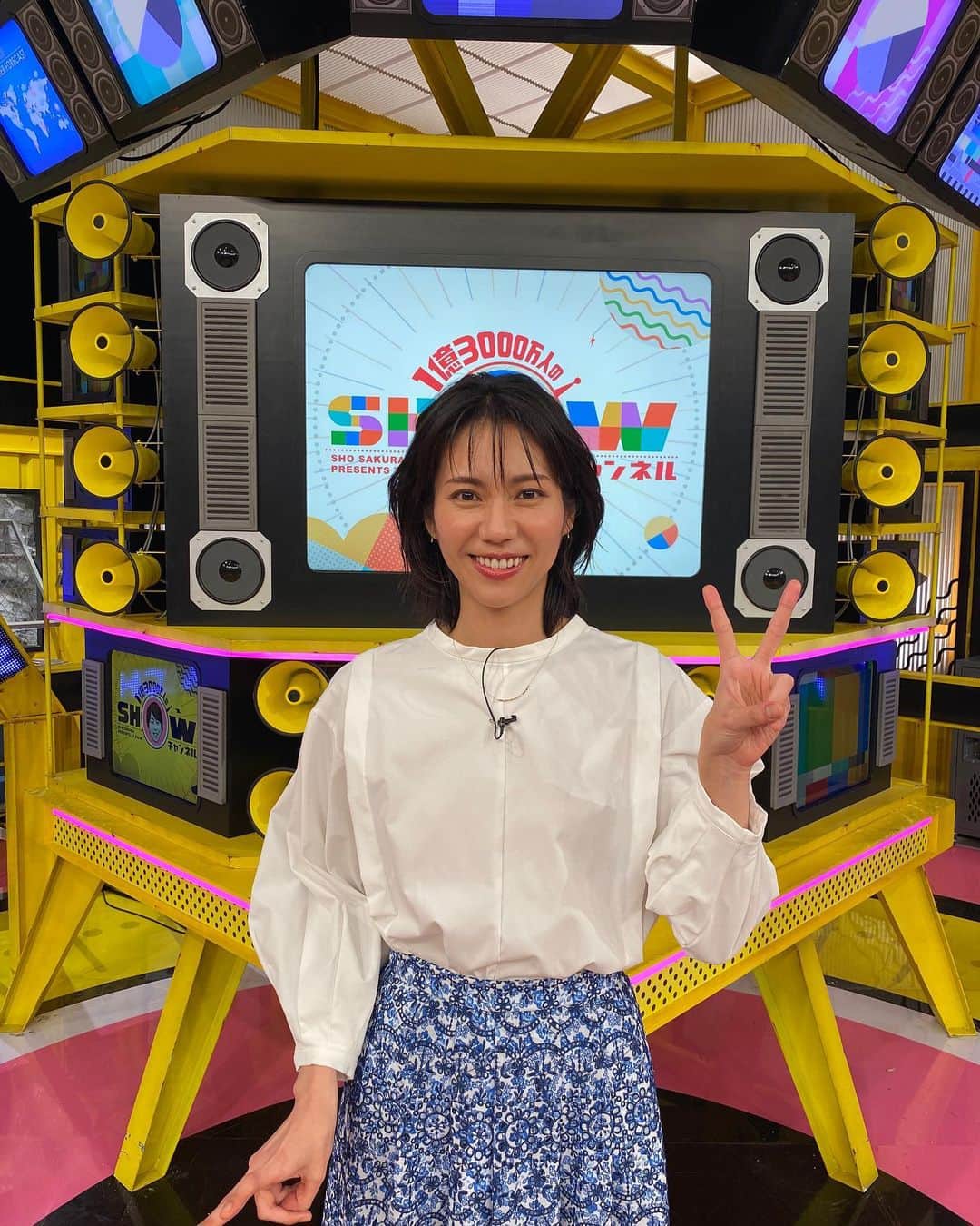 松下奈緒さんのインスタグラム写真 - (松下奈緒Instagram)「皆さんこんにちは！  今日の東京は曇りですが、ちょっとムシムシしています。  今夜21:00からは日本テレビ「1億3000万人のSHOWチャンネル」に出演させていただきました！！  魚の神様に会ってきました！！ とても美味しいお魚をいただいてきました。 是非！！ご覧下さい😊  #SHOWチャンネル #魚の神様 #松下奈緒  〜衣装〜 <ロケ> ワンピース#keith アクセサリー#ete  <スタジオ> ブラウス#AUNTMARIES スカート#GRACECONTINENTAL アクセサリー#vendomeaoyama」6月11日 15時05分 - matsushita_nao_official