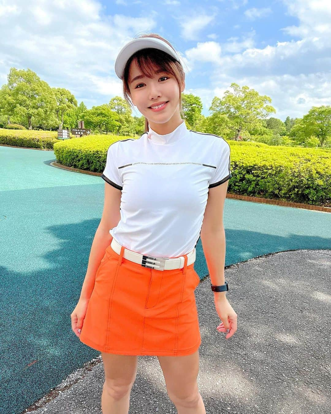 Yuuさんのインスタグラム写真 - (YuuInstagram)「蛍光オレンジのスカート🧡 元気カラーでめちゃ気に入ったの‧˚₊*̥(∗︎*⁰͈꒨⁰͈)‧˚₊*̥ @junandrope だよ🦩✨  お陰様でゆうちゃんコンペ満員御礼です❤️ 枠を増やして二日間に拡大予定なので、まだエントリー受付中です( ⸝⸝⸝⁼̴́◡︎⁼̴̀⸝⸝⸝) JUN&ROPEさんから豪華なご協賛いただいております‧˚₊*̥(∗︎*⁰͈꒨⁰͈)‧˚₊*̥ 皆さん楽しみにしておいてください❣️   #ジュンロペコーデ #ジュンアンドロペ #ジュンロペ #junandrope  #ガチゴルフ女子 #ゴルフ女子 #ゴルフバカ #ゴルフスクール #ゴルフウェア #ゴルフ女子コーデ #ゴルフスイング  #ロマロ #RomaRo #アッタスシャフト#アッタスダァーッス #ロマロのアイアン #元内ゆう」6月11日 19時42分 - yuu1115yuu