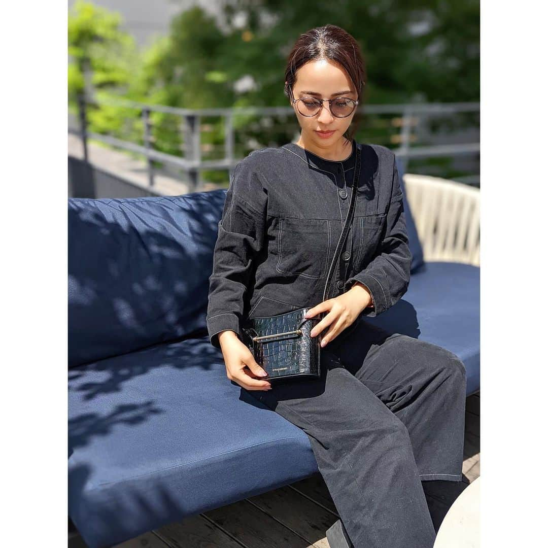 水崎綾女さんのインスタグラム写真 - (水崎綾女Instagram)「お揃いのbag❤︎❤︎❤︎ 旅の時に紀至子が使ってたのが可愛くて、色違いのお揃いにしちゃったー‼︎  👜 @strathberry  👭 @ki45m   #strathberry #bag #👜 #おそろいコーデ  #おそろコーデ #おそろい #おそろ #イータリー #eataly」6月11日 20時23分 - misakiayame