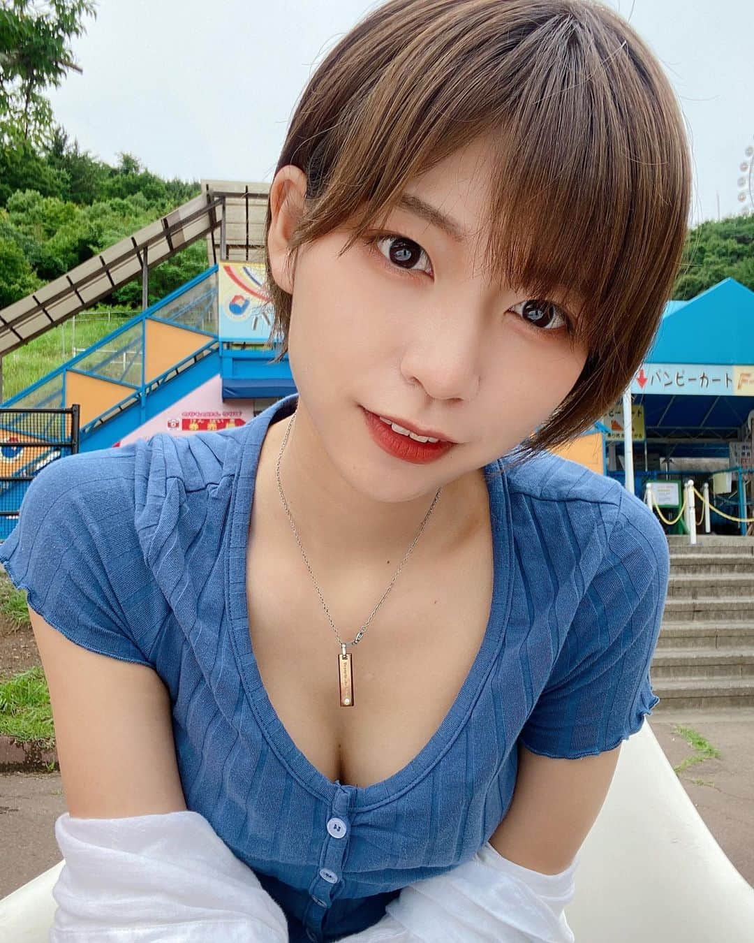 小坂田純奈さんのインスタグラム写真 - (小坂田純奈Instagram)「子供の頃の気持ちに戻って遊んできた😂💓  この前眉ワックスしてもらってきたから、 眉毛の調子良くて最高🥰  自分で綺麗にするの難しいから、 プロにやってもらうのほんとに変わる👏🏻  @romy_eyelash_eyebrow   #眉ワックス #眉毛サロン #さがみこプレジャーフォレスト #ショート女子」6月11日 21時11分 - official_junata