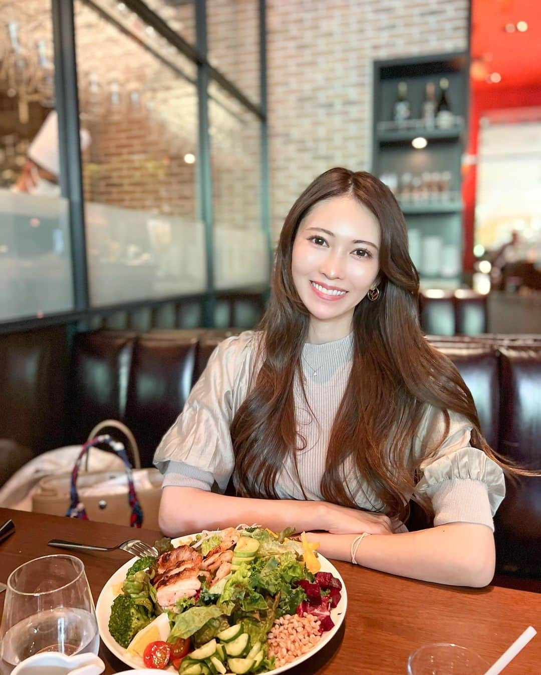 清水愛美さんのインスタグラム写真 - (清水愛美Instagram)「🥗💗 * 楽しい楽しいお友達との ランチ😍😍 ちはるさんとは定期的に会えてる🥰 ラブーっっ❣️ 息子くんも一緒に同席させてもらいました💗 * 普段野菜不足なので笑 沢山食べれて良かった🫡 * #ランチ　#六本木ランチ #六本木子連れランチ #ユニオンスクエア東京  #子連れランチ #息抜き #リフレッシュday」6月11日 21時20分 - manami_s0902