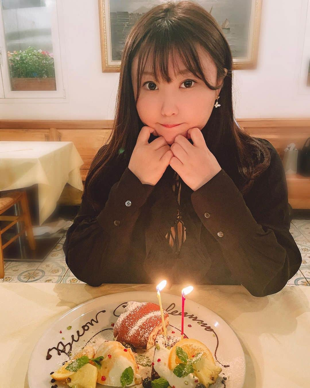 星野めいさんのインスタグラム写真 - (星野めいInstagram)「18歳からのお友達😋🫶 お祝いしてくれました🍕」6月11日 21時30分 - pometaaan