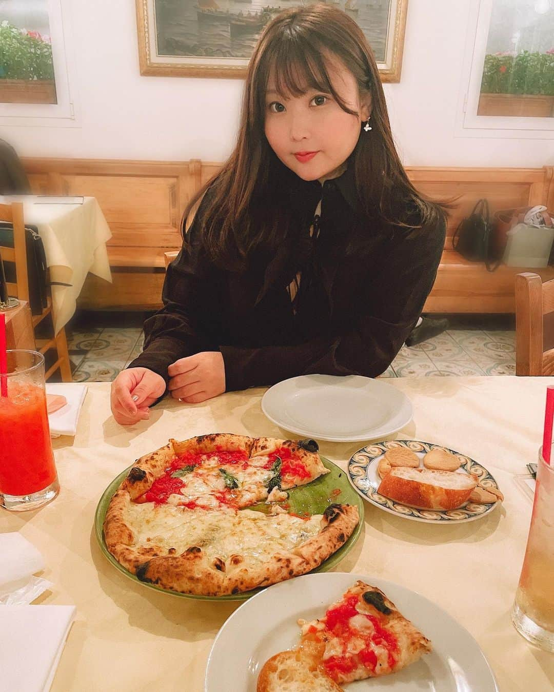 星野めいさんのインスタグラム写真 - (星野めいInstagram)「18歳からのお友達😋🫶 お祝いしてくれました🍕」6月11日 21時30分 - pometaaan