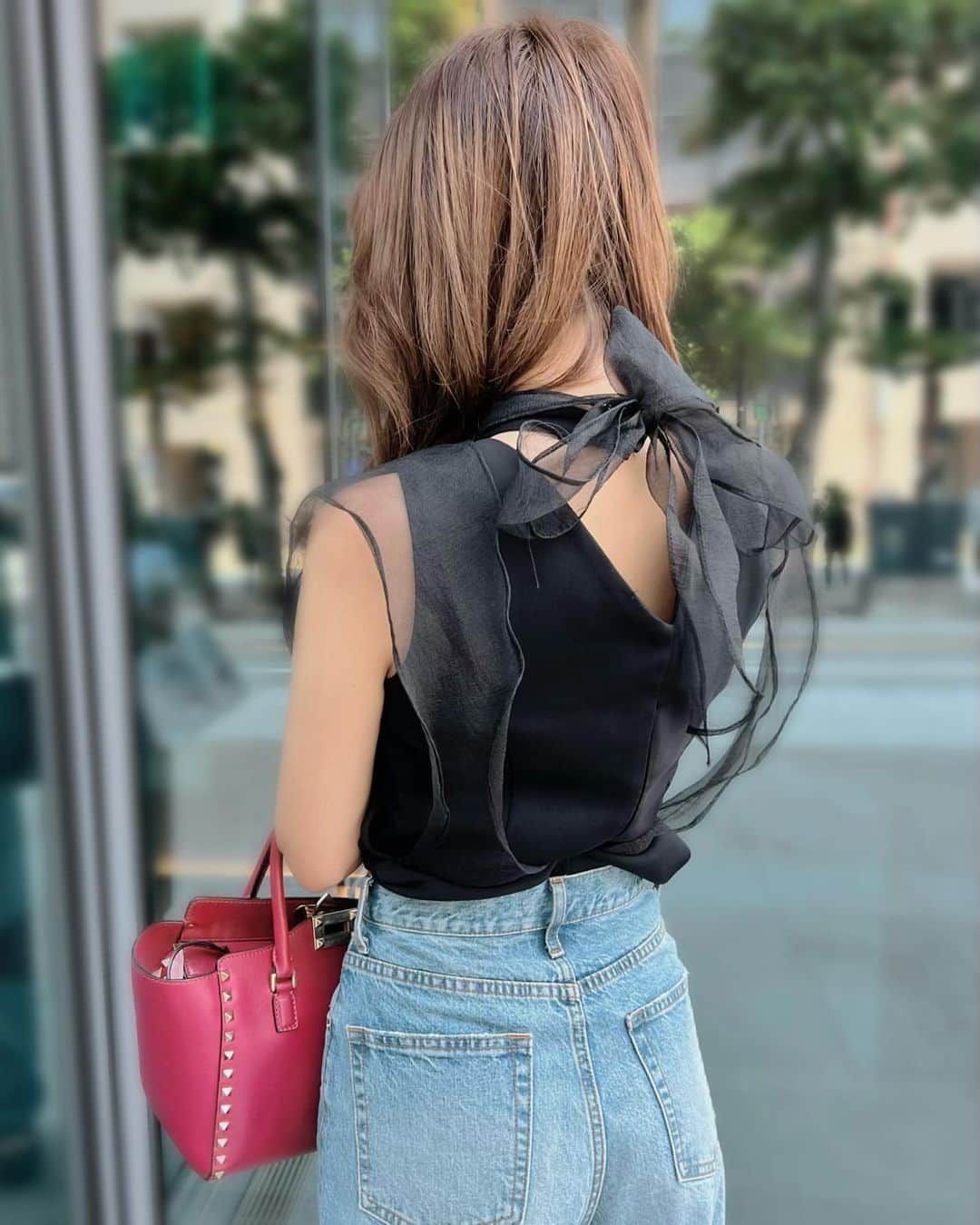 橘リンさんのインスタグラム写真 - (橘リンInstagram)「質問多かったこちらのtops @ambientofficial のだよ🤍 バックスタイルかわいすぎ🥺  そして先日はご招待いただいて @oceanblue.official  @oceanblue.fukuoka  にいってきました🌿  毛穴の汚れが気になってたので ウォーターピーリングと EMSでお顔を引き締めてもらったよ♡ 術後もっちり肌になって嬉しかった🥰  私の名前を出していただくと 超音波毛穴洗浄がプラスで お手入れサービスしてくださるみたいです🤍  #ママコーデ #ママ #コーディネート #ambient #アンビエント #オーシャンブルー#oceanblue#福岡#fukuoka#大名#脱毛#ハイパースキン脱毛#痛くない脱毛#美肌脱毛#コラーゲン脱毛#ダイヤモンド脱毛#顔脱毛#ダイヤモンドピーリング#フェイシャルエステ#フェイシャルサロン#脱毛サロン#美肌サロン#美容#beauty」6月11日 21時52分 - rincharon