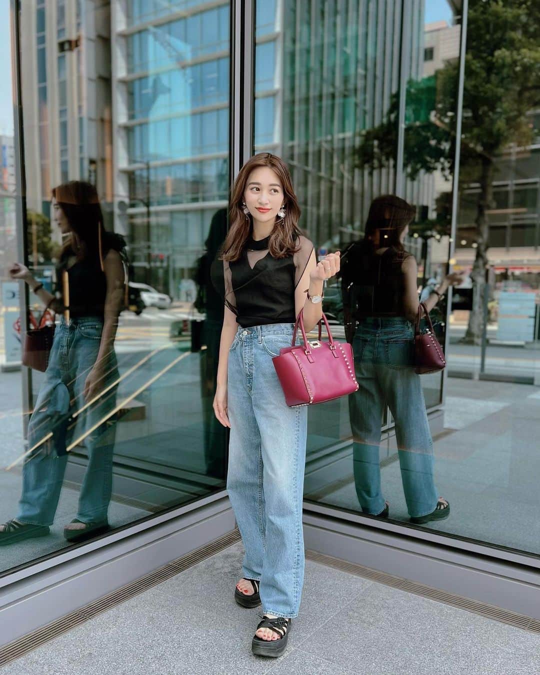 橘リンさんのインスタグラム写真 - (橘リンInstagram)「質問多かったこちらのtops @ambientofficial のだよ🤍 バックスタイルかわいすぎ🥺  そして先日はご招待いただいて @oceanblue.official  @oceanblue.fukuoka  にいってきました🌿  毛穴の汚れが気になってたので ウォーターピーリングと EMSでお顔を引き締めてもらったよ♡ 術後もっちり肌になって嬉しかった🥰  私の名前を出していただくと 超音波毛穴洗浄がプラスで お手入れサービスしてくださるみたいです🤍  #ママコーデ #ママ #コーディネート #ambient #アンビエント #オーシャンブルー#oceanblue#福岡#fukuoka#大名#脱毛#ハイパースキン脱毛#痛くない脱毛#美肌脱毛#コラーゲン脱毛#ダイヤモンド脱毛#顔脱毛#ダイヤモンドピーリング#フェイシャルエステ#フェイシャルサロン#脱毛サロン#美肌サロン#美容#beauty」6月11日 21時52分 - rincharon