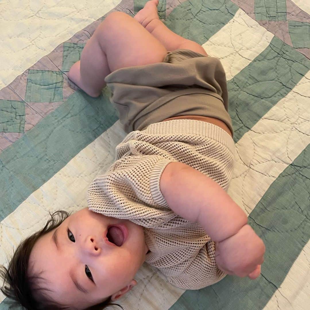 濱中鮎子さんのインスタグラム写真 - (濱中鮎子Instagram)「2号、4ヶ月。 よく笑い、よく飲み、よく寝る！  よしよし！  #お嬢の成長録 #シロイルカ #しまね海洋館アクアスに行きたい  #2号の成長録」6月12日 1時09分 - ayukohamanaka
