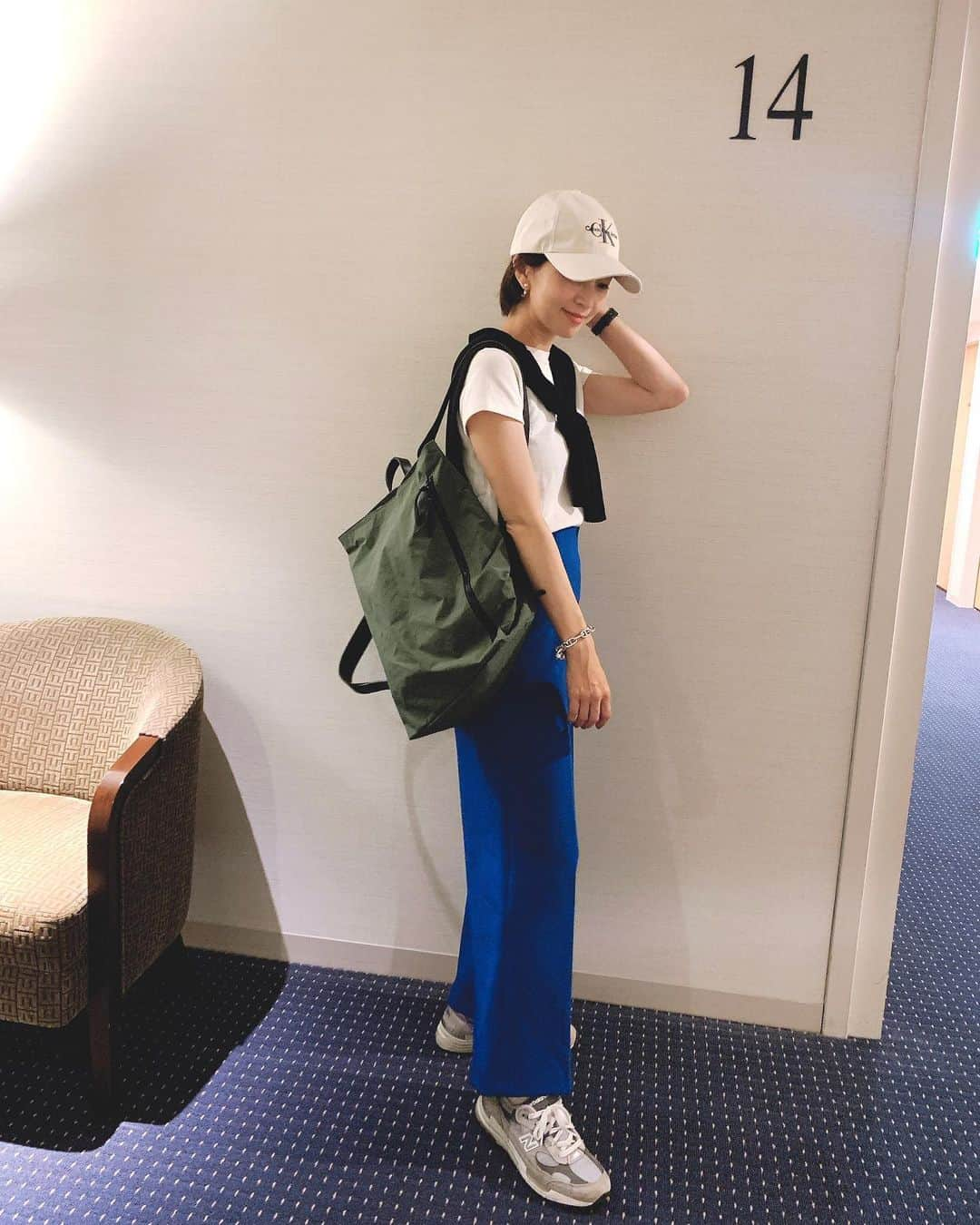 安田美沙子さんのインスタグラム写真 - (安田美沙子Instagram)「いつかの私服🤍  色物はZARAで挑戦。 どすっぴんにヘアバンドスタイル。 とやまのホテルにて。  さいごの1枚は新潟で購入したキャップ🤍  cap.. @calvinklein  bracelet.. @hermes  pants.. @zara  shoes.. @newbalance  bag.. @root_1887   #ootd #wear #zara #root1887 #bag #shes #casual #すっぴん」6月12日 2時09分 - yasuda_misako