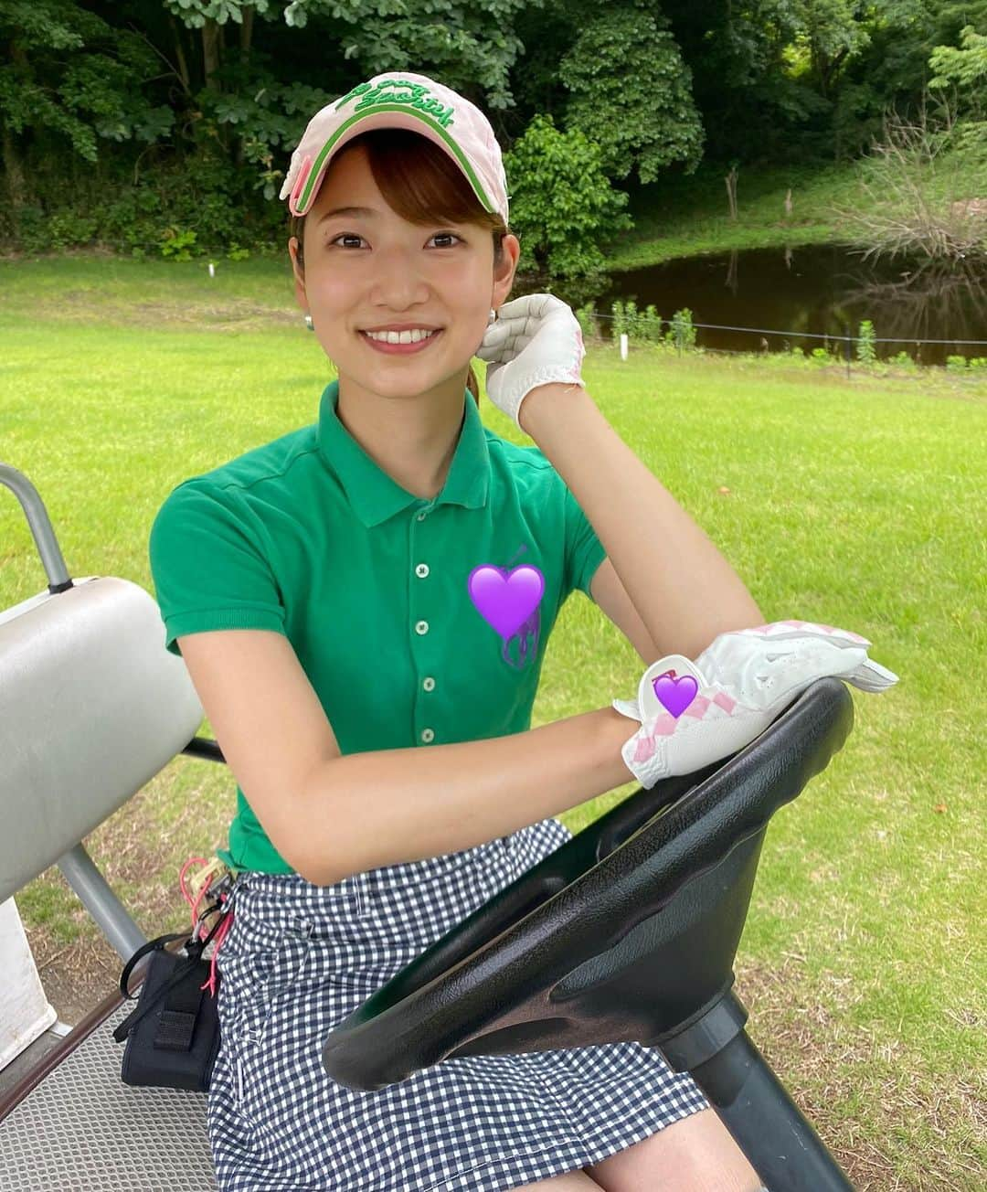 安藤萌々さんのインスタグラム写真 - (安藤萌々Instagram)「💜💚 #ゴルフ  #体育会ゴルフ部  #持つもの違う  #友人のキャディバから拝借  夜9時からはサンデーステーション！ 今夜もよろしくお願いします📣💪🏾」6月12日 12時06分 - momo_ando_ex