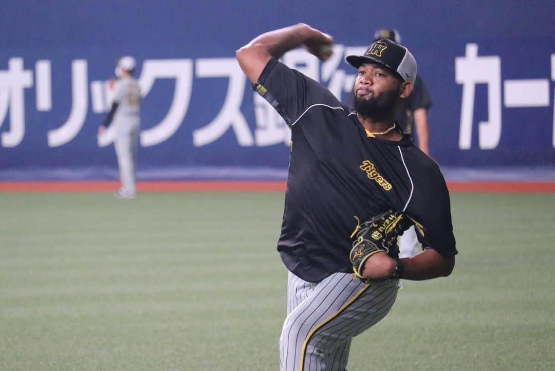 阪神タイガースさんのインスタグラム写真 - (阪神タイガースInstagram)「6月12日オリックス戦、本日の試合前練習の様子です！ #熊谷敬宥 選手 #小野寺暖 選手 #北條史也 選手 #桐敷拓馬 選手 #カイルケラー 選手 #植田海 選手 #島田海吏 選手 #ラウルアルカンタラ 選手 #岩貞祐太 選手の笑顔を引き出したカメラマンは #加治屋蓮 選手 #加治屋カメラ #阪神タイガース  #イチにカケル！」6月12日 13時39分 - hanshintigers_official