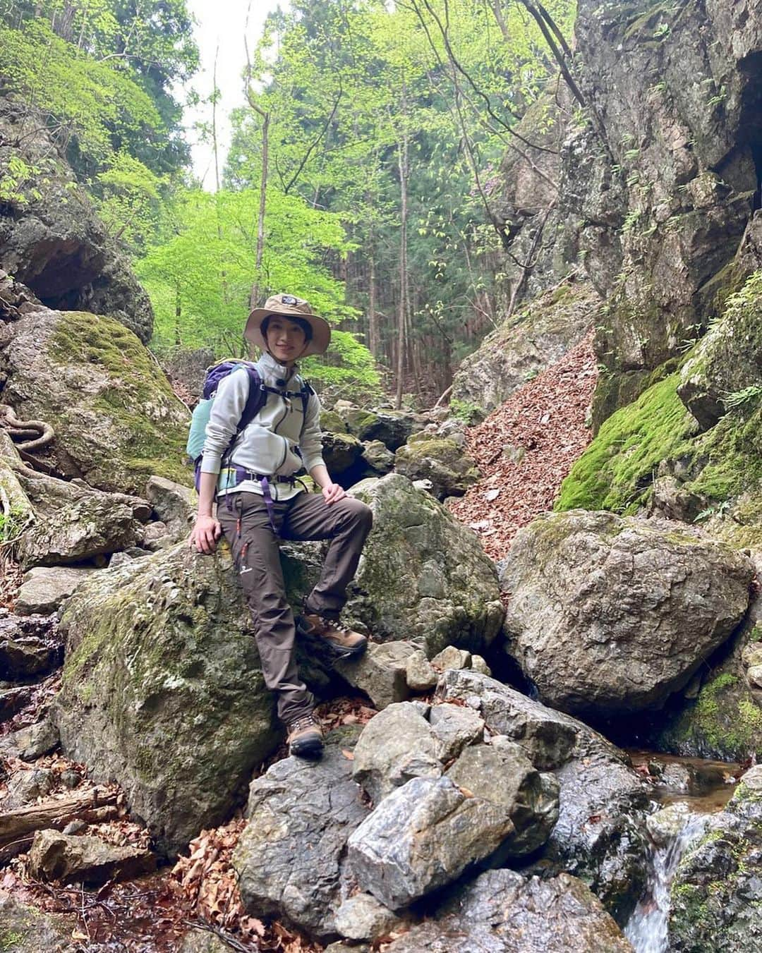 早霧せいなさんのインスタグラム写真 - (早霧せいなInstagram)「鳴神山⛰群馬県桐生市  BS朝日 「そこに山があるから」  2022.4  #この季節ここにしか咲かない花を探しに #そこに山があるから登るんだ」6月12日 15時12分 - seinasagiri_official