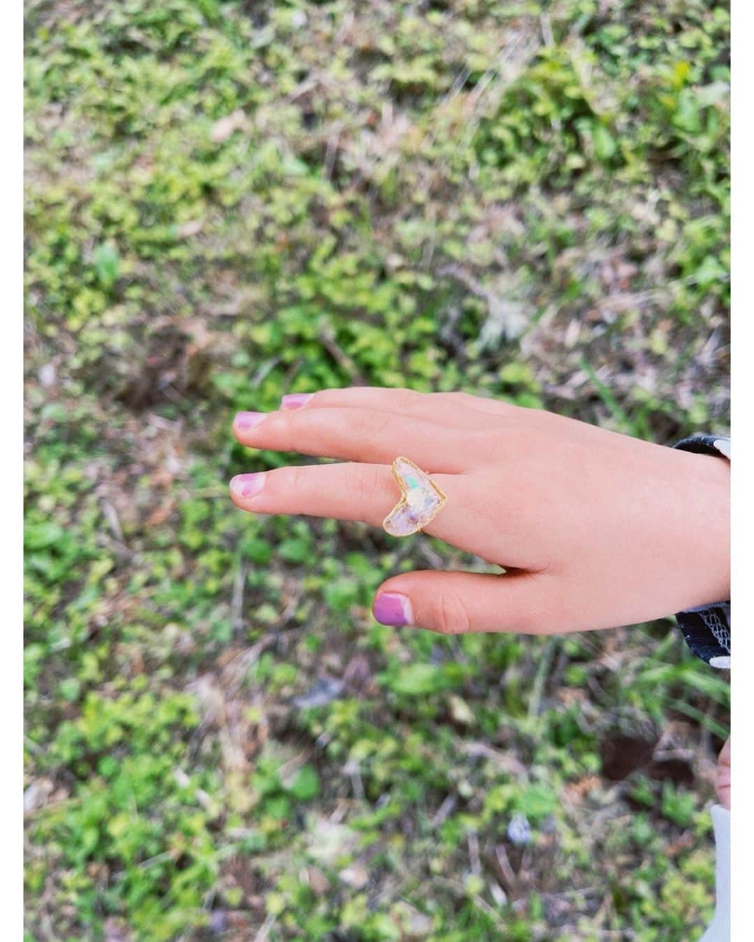 佐々木希さんのインスタグラム写真 - (佐々木希Instagram)「友達家族とキャンプ🏕 今回もテントサウナ☺︎ サウナ後の川も本当に気持ちいいなぁ。 そしてレジンアクセサリーのセット持っていき、友達の娘ちゃんに教えながら作ったハートの指輪が可愛かった…🤍 夜は花火も。 楽しかったなぁ🌈🌈🌈」6月12日 17時22分 - nozomisasaki_official